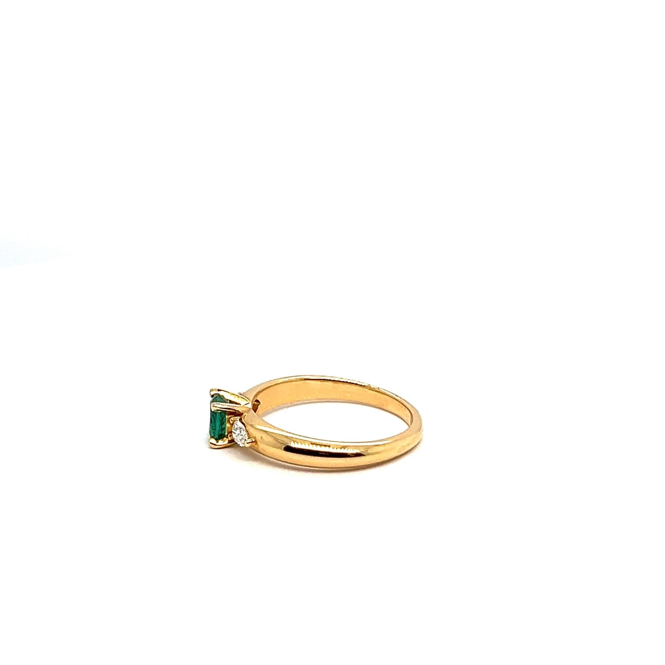 Esmeralda 0,56 Quilates Diamantes Oro Amarillo 18 Quilates Anillo de Cóctel en venta 3