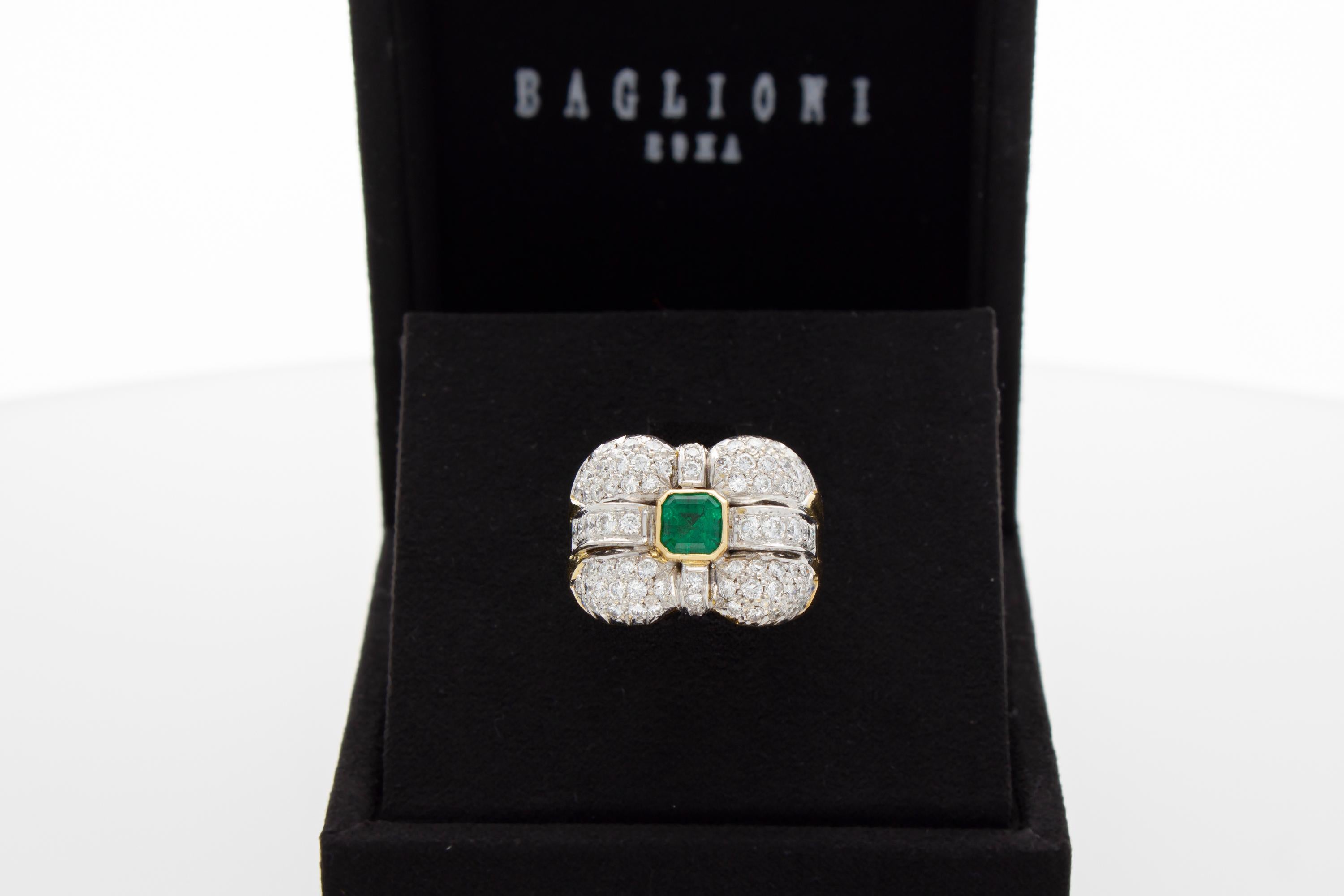 Moderno Smeraldo 0,70 ct, Diamanti 1,60 ct. Anello a fascia contemporaneo.Oro 18 Kt. Made in Italy in vendita