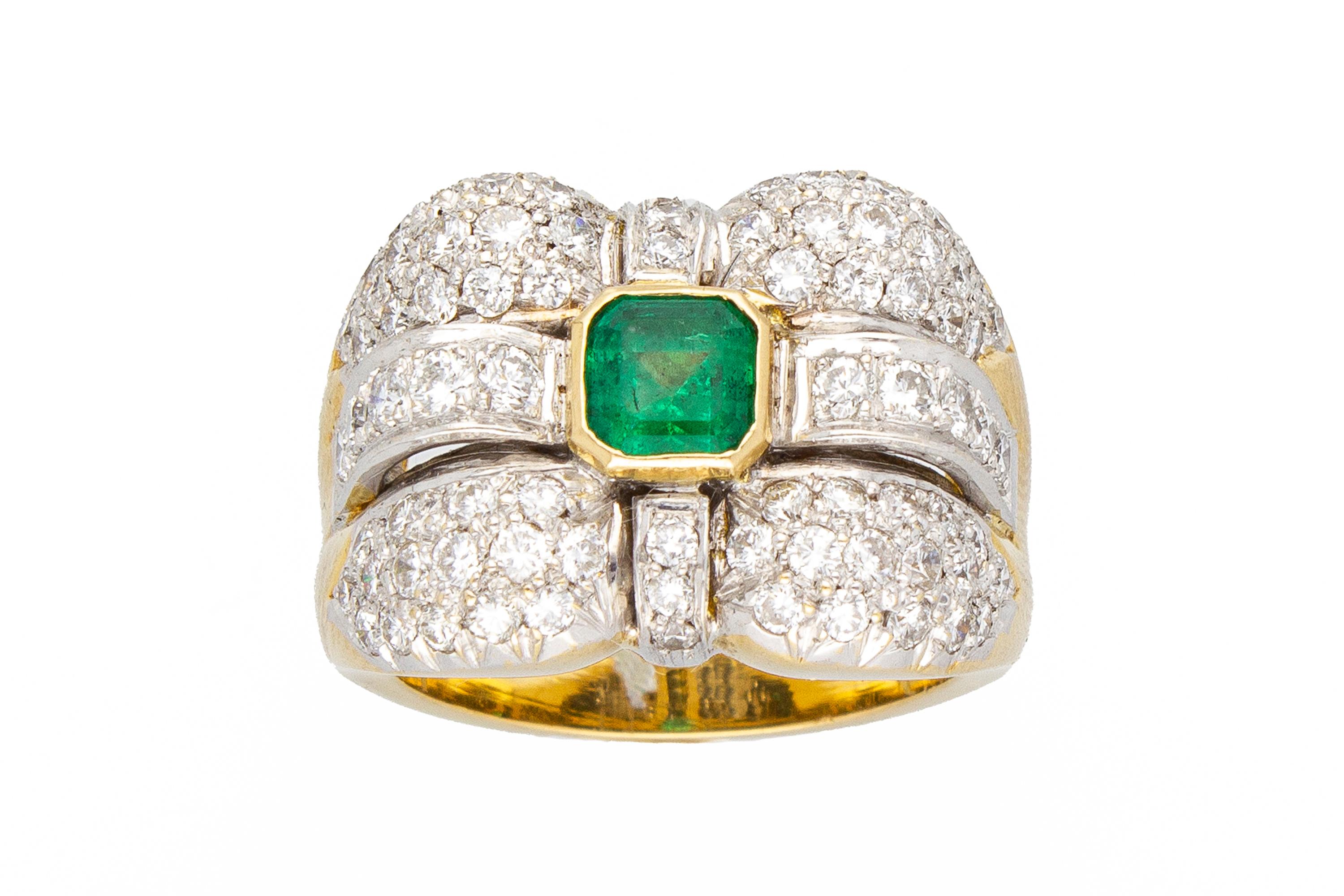 Smeraldo 0,70 ct, Diamanti 1,60 ct. Anello a fascia contemporaneo.Oro 18 Kt. Made in Italy In condizioni Nuovo in vendita a Rome, IT