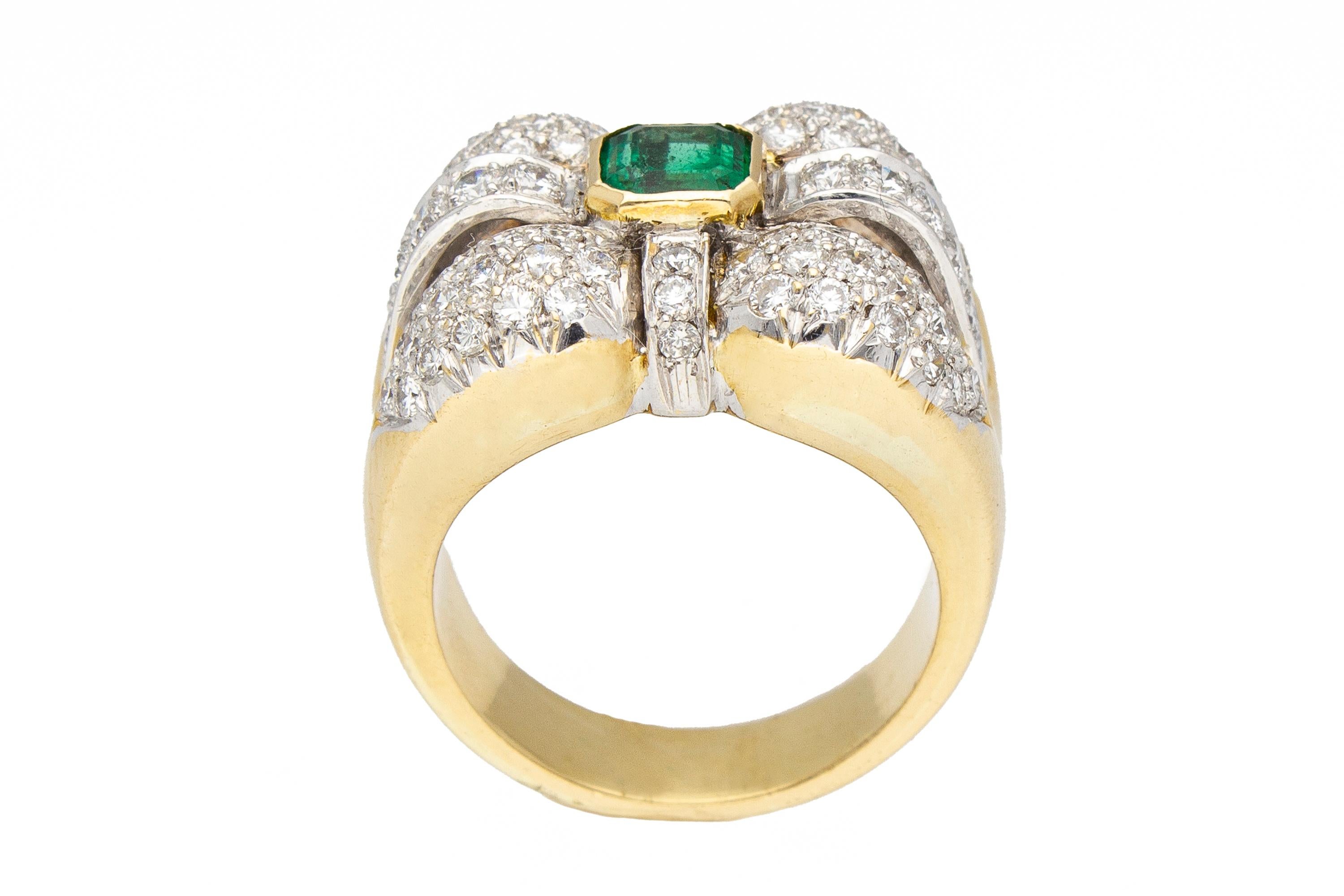 Smeraldo 0,70 ct, Diamanti 1,60 ct. Anello a fascia contemporaneo.Oro 18 Kt. Made in Italy in vendita 1