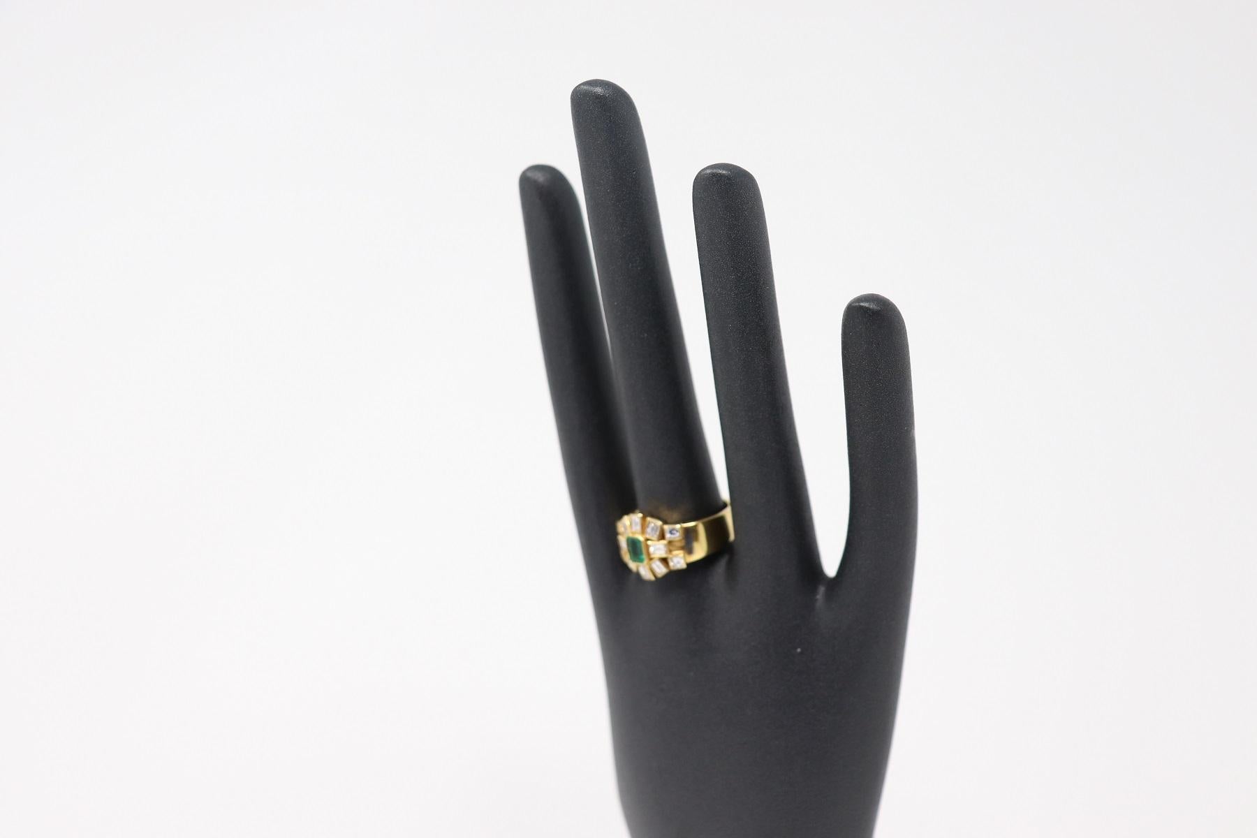 0.96 Carat Emerald Yellow Gold and Diamonds Wedding or Engagement Ring For Sale 2