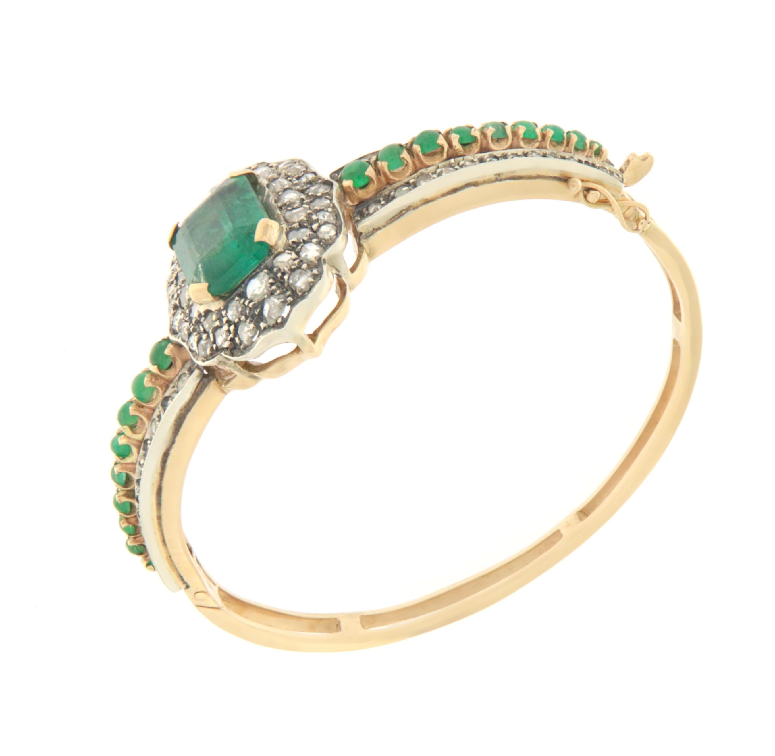 Rose Cut Emerald 14 Karat Yellow Gold Diamonds Clamper Bracelet For Sale