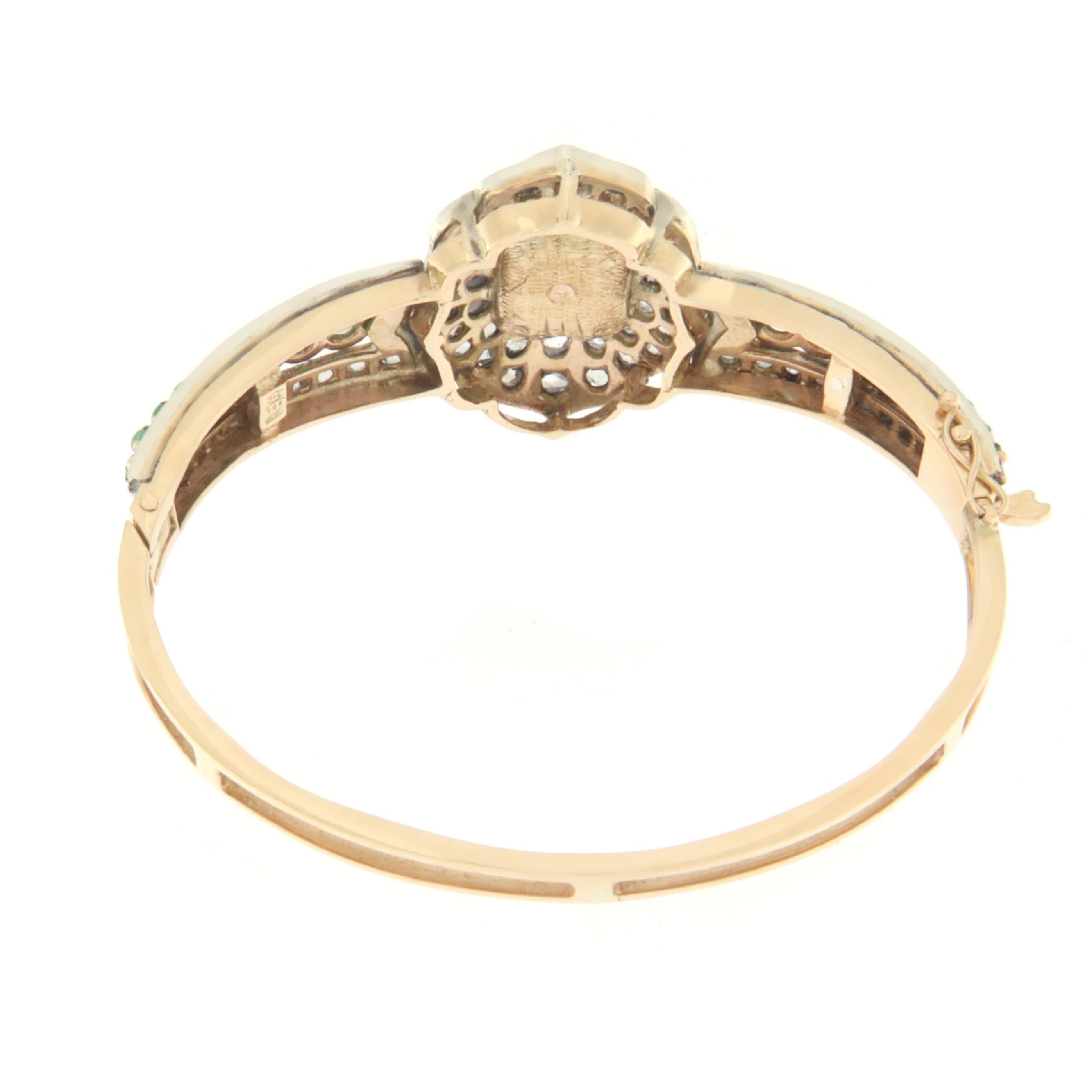 Bracelet à fermoir en or jaune 14 carats avec diamants et émeraudes Neuf - En vente à Marcianise, IT