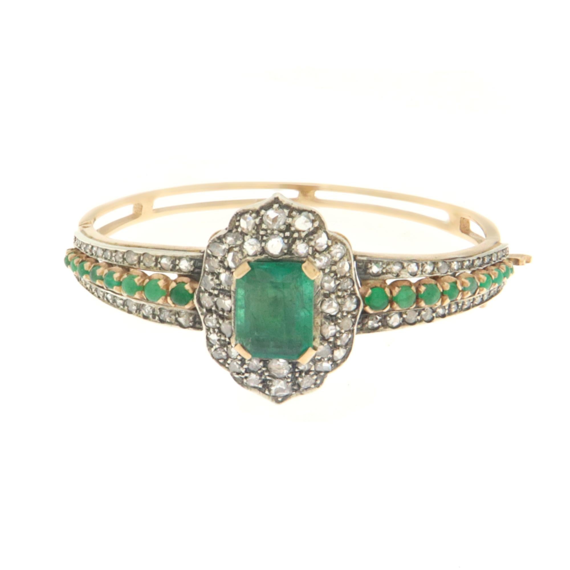 Emerald 14 Karat Yellow Gold Diamonds Clamper Bracelet For Sale 1
