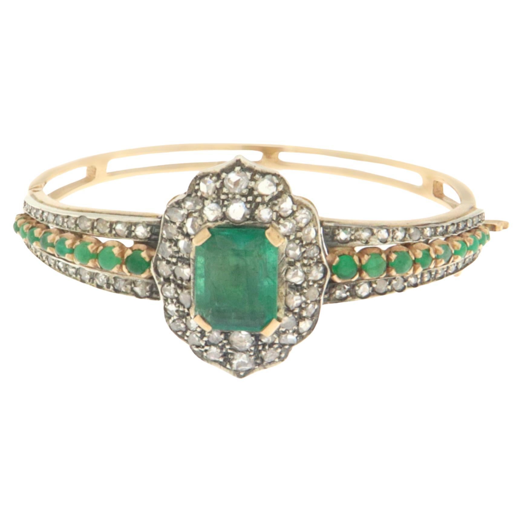 Emerald 14 Karat Yellow Gold Diamonds Clamper Bracelet For Sale