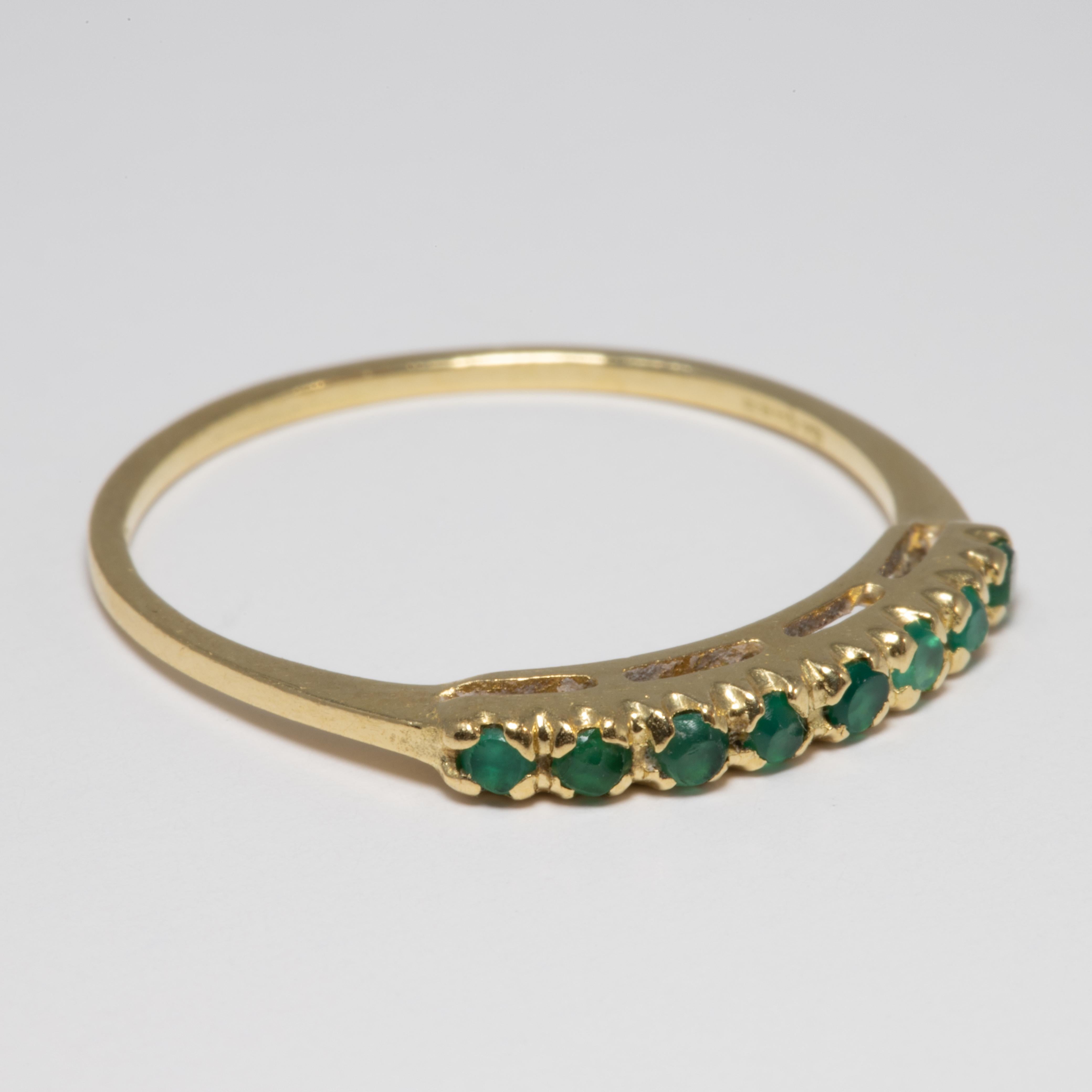 Smaragd 14 Karat Gelbgold Ring, Jahrestag-Ring, .1 Karat Zacken-Set im Zustand „Gut“ im Angebot in Milford, DE