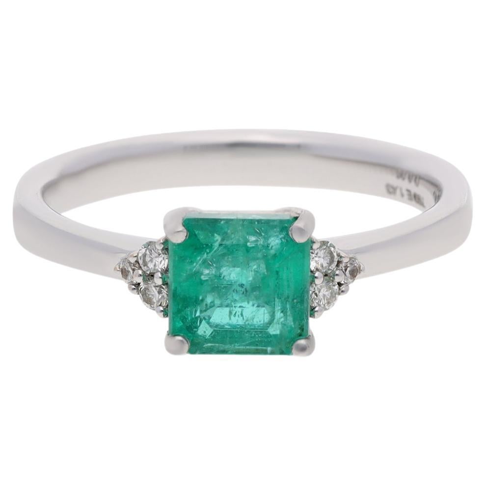 Anello con smeraldo e diamante da 1,43 carati in vendita