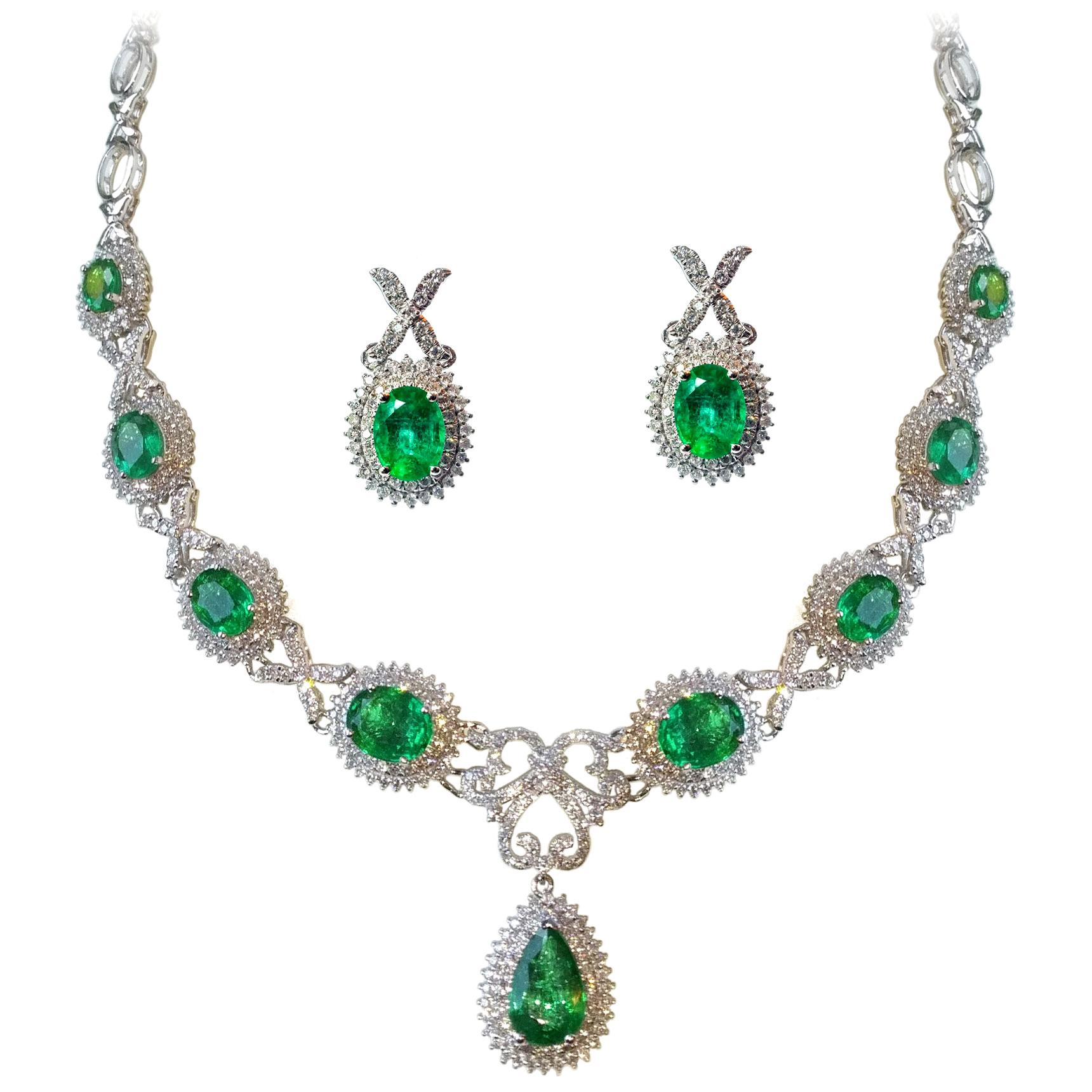 Emerald 14.73 Carat, White Gold Necklace Set