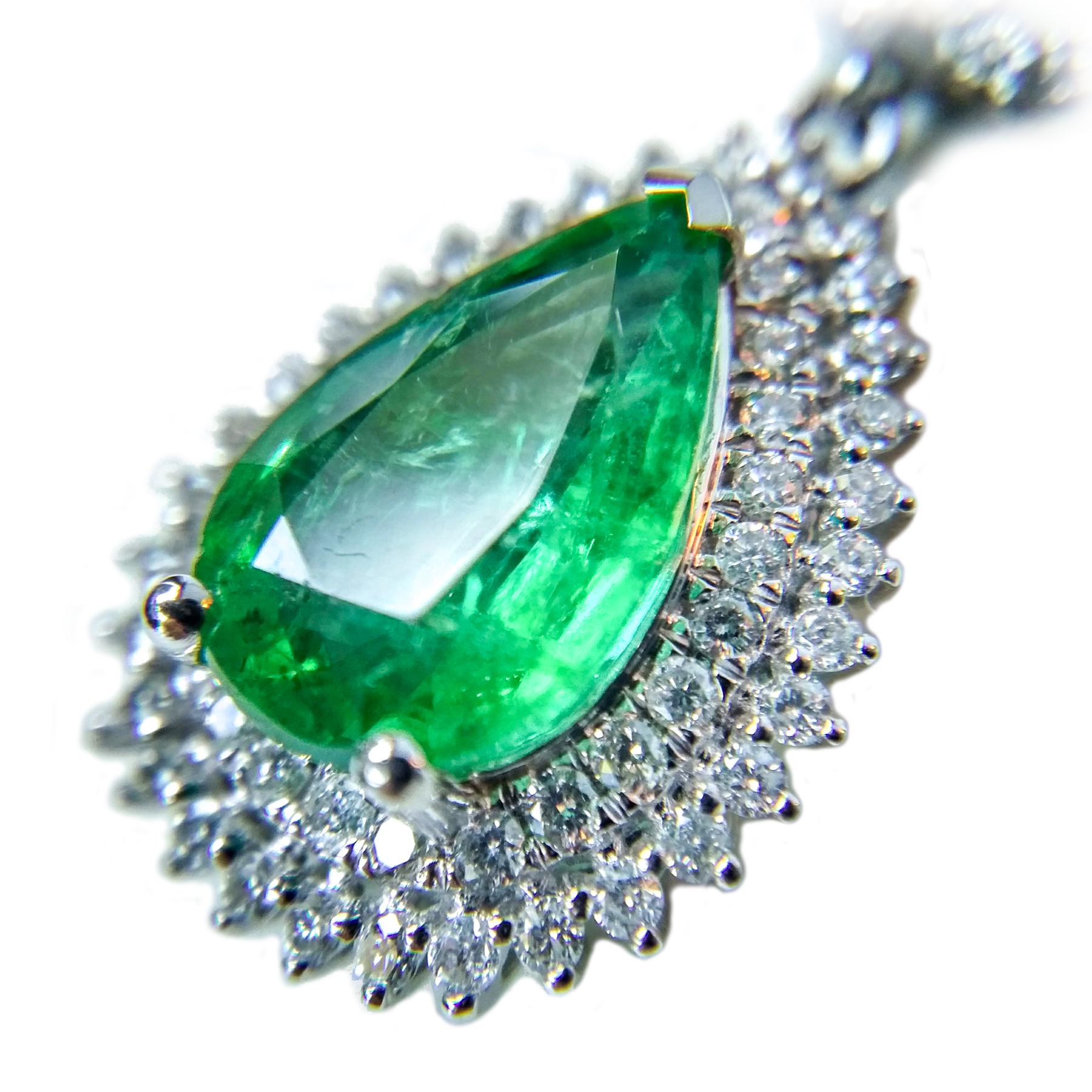 Emerald 14.73 Carat, White Gold Necklace Set In New Condition In Richmond, BC