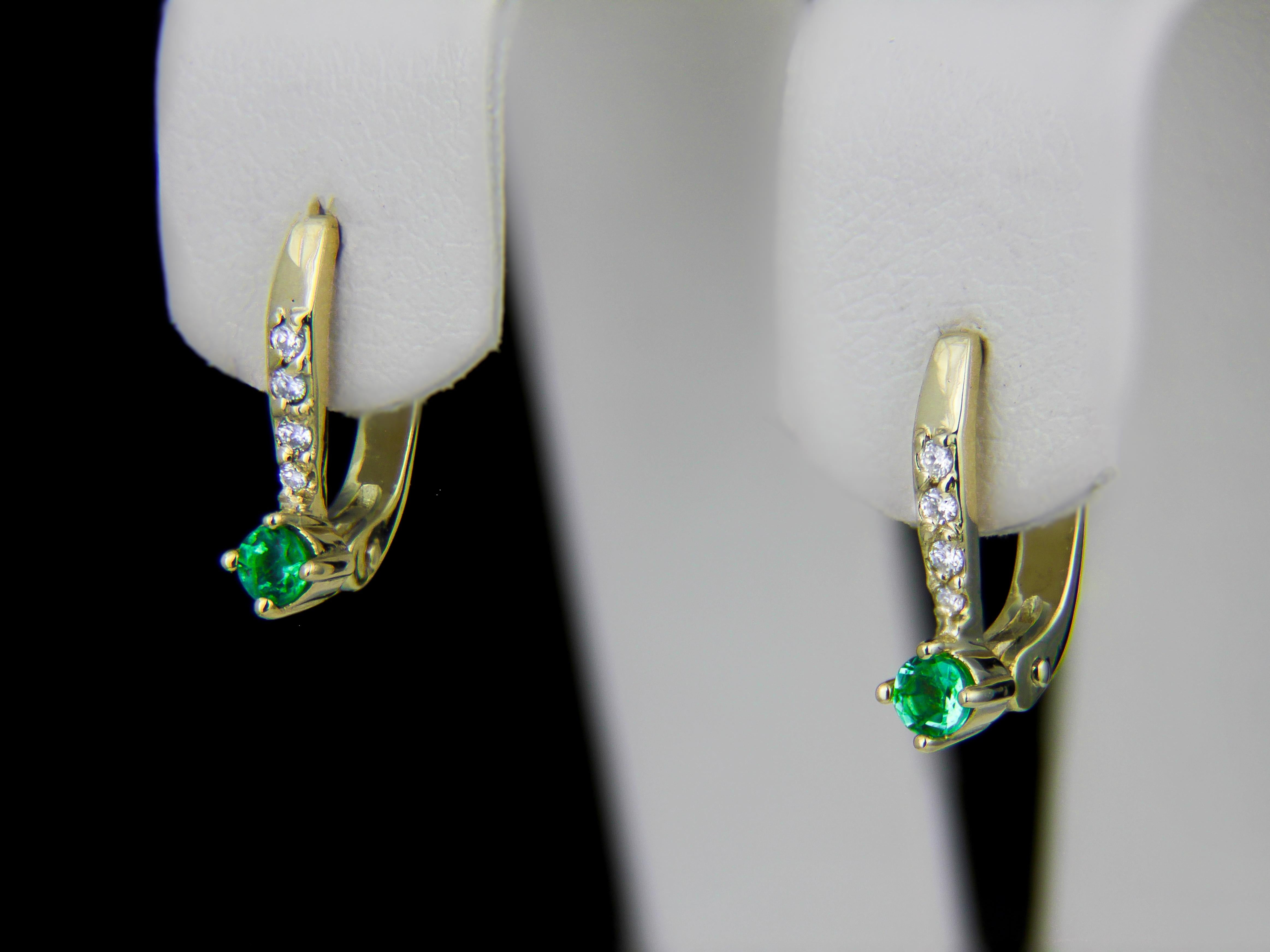 Emerald 14k Gold Earrings, Tiny Emerald Earrings In New Condition For Sale In Istanbul, TR