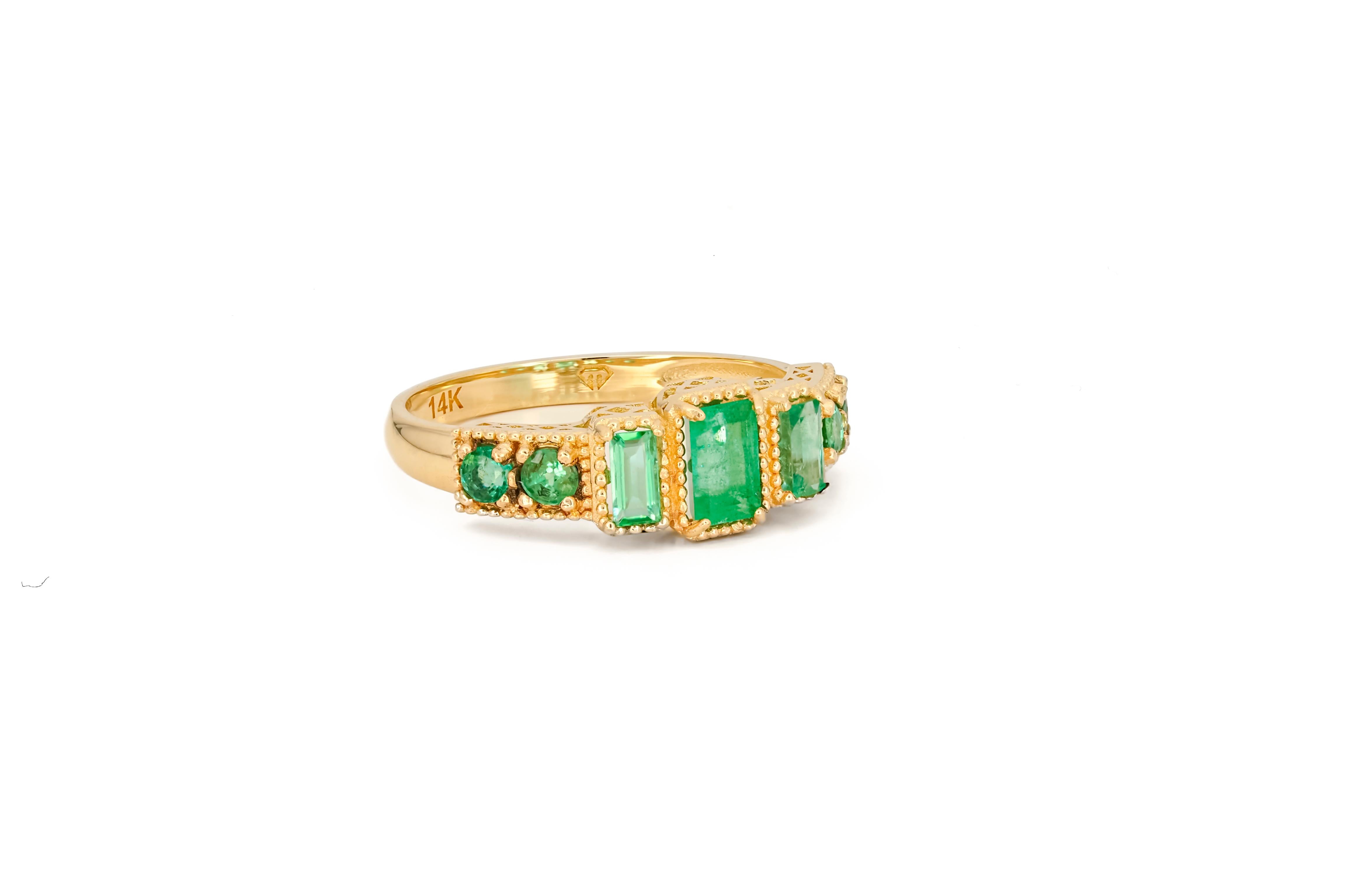 Women's Emerald 14k gold ring.  For Sale