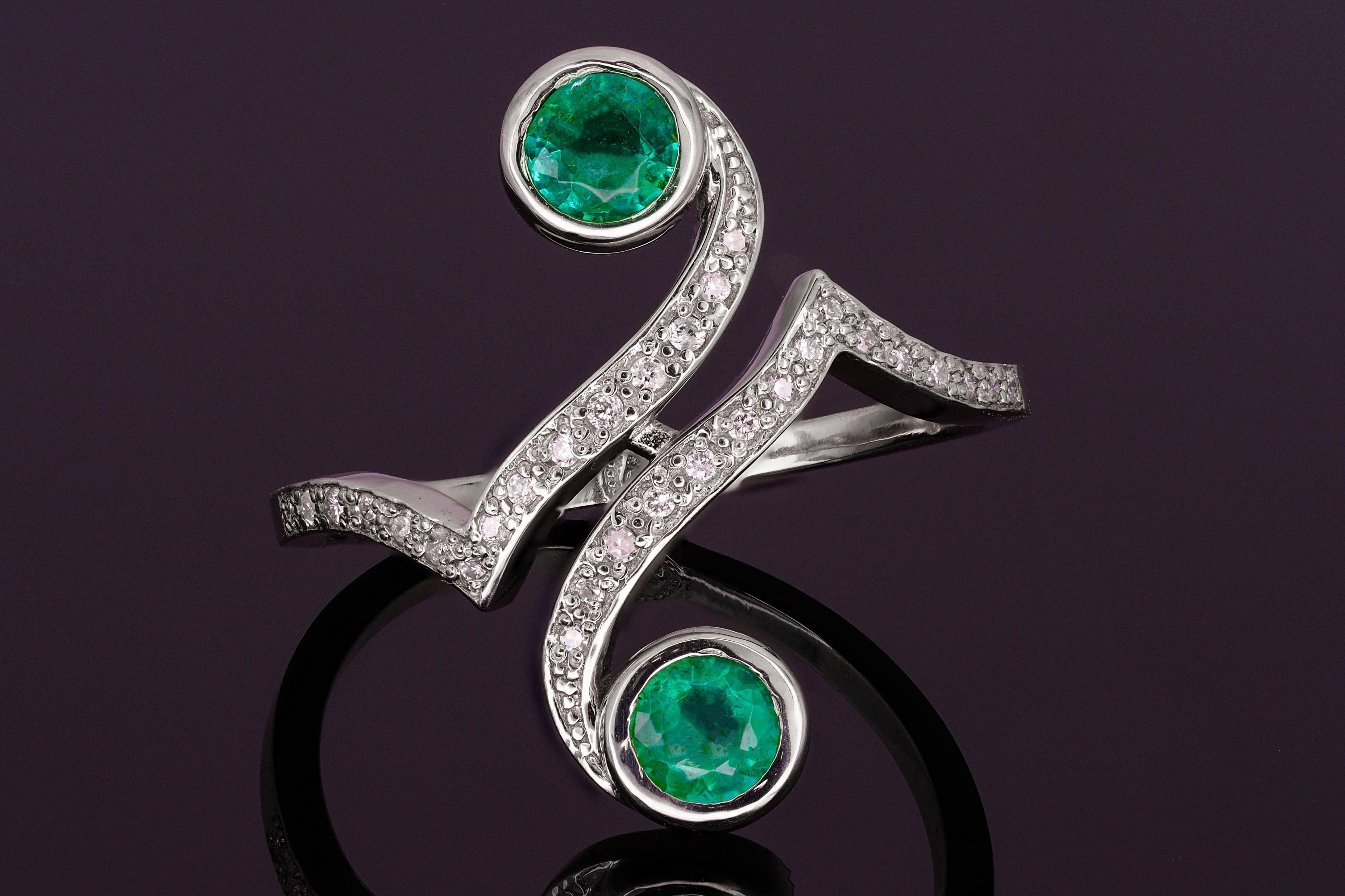 Emerald 14k gold ring.  2