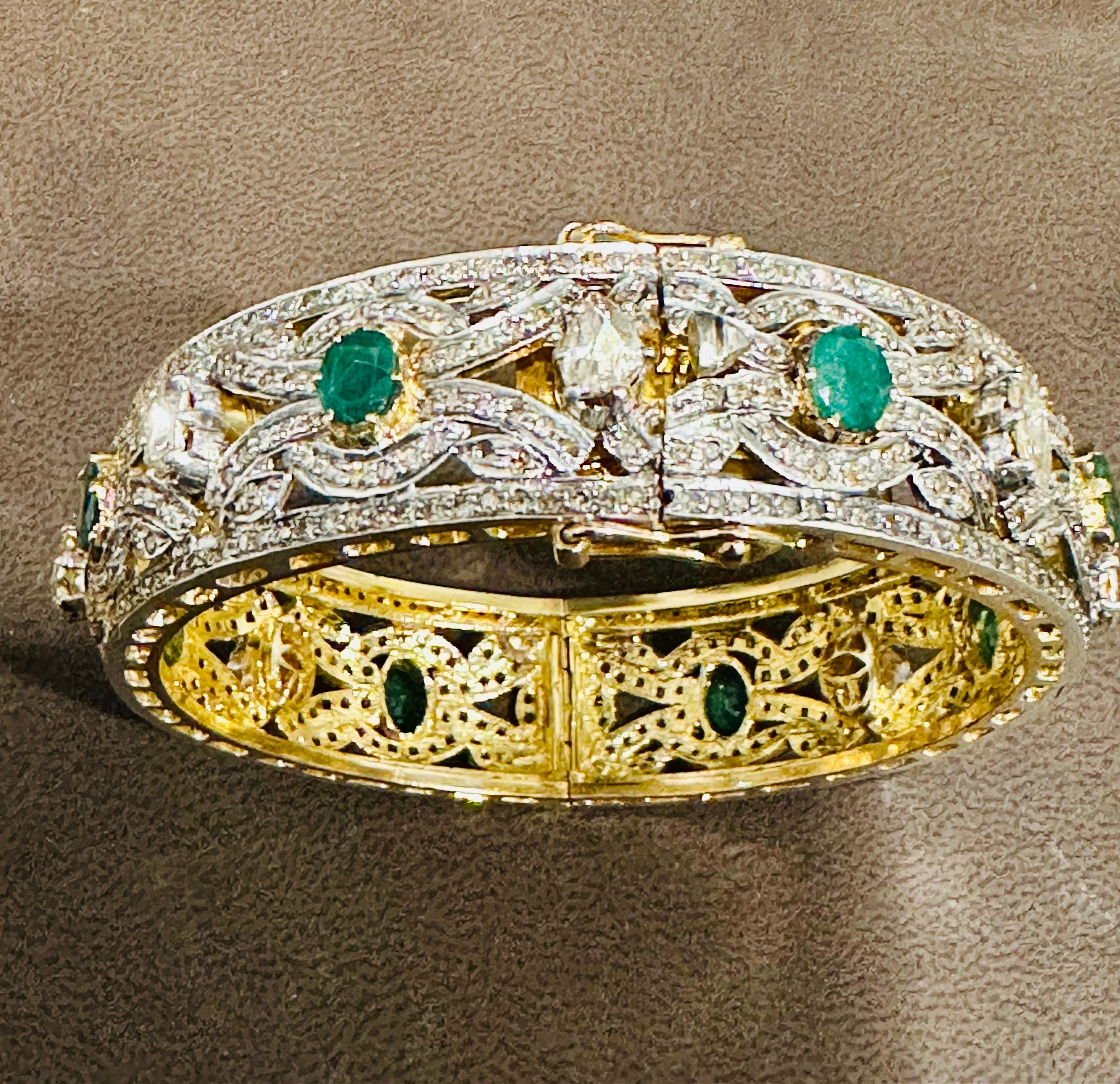 Emerald &15 Ct Diamond Polki Bangle /Bracelet in 18 Kt Yellow Gold & Silver 56Gm In Excellent Condition In New York, NY