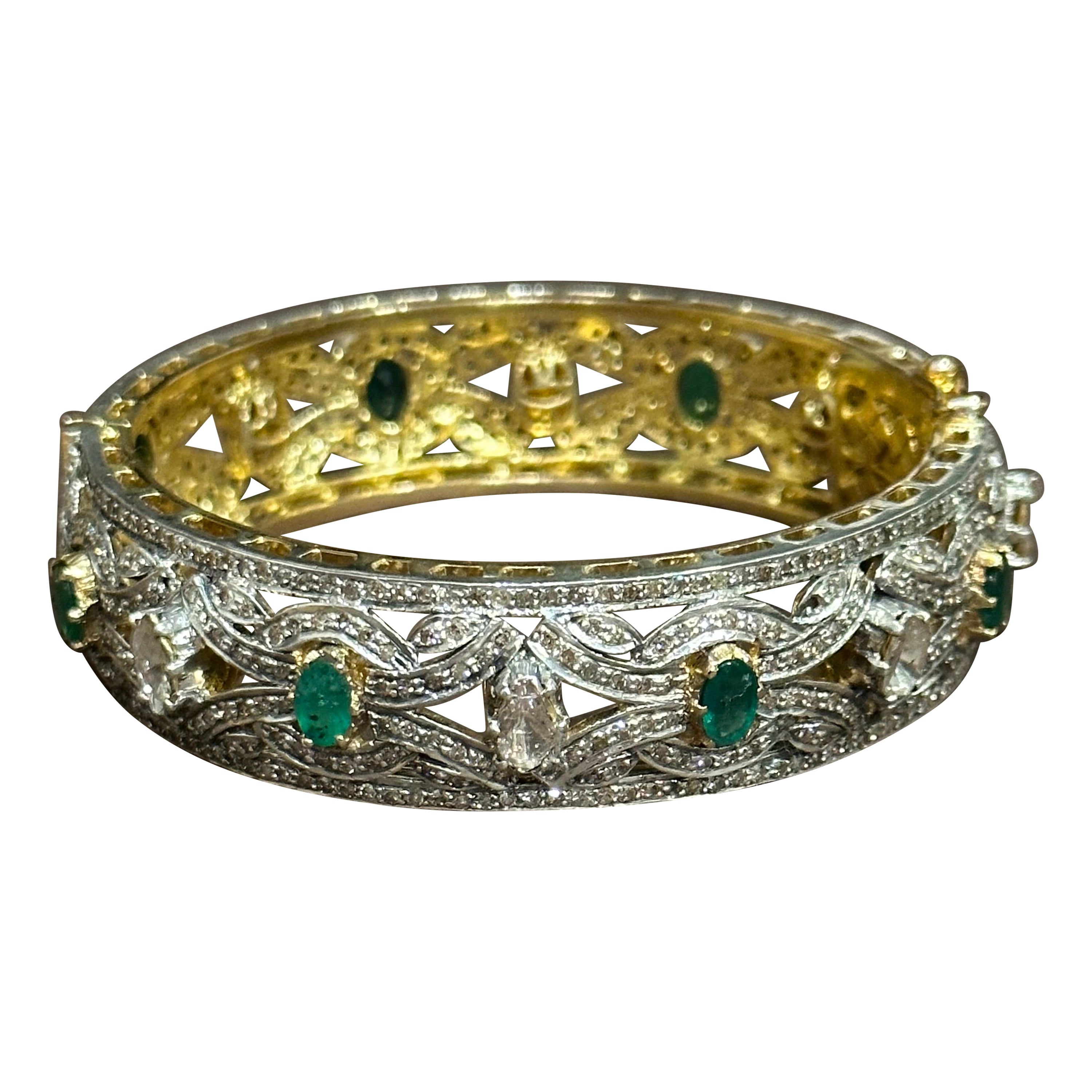 Polki-Armreif /Armband aus 18 Karat Gelbgold und Silber mit Smaragd und 15 Karat Diamanten 56 Karat