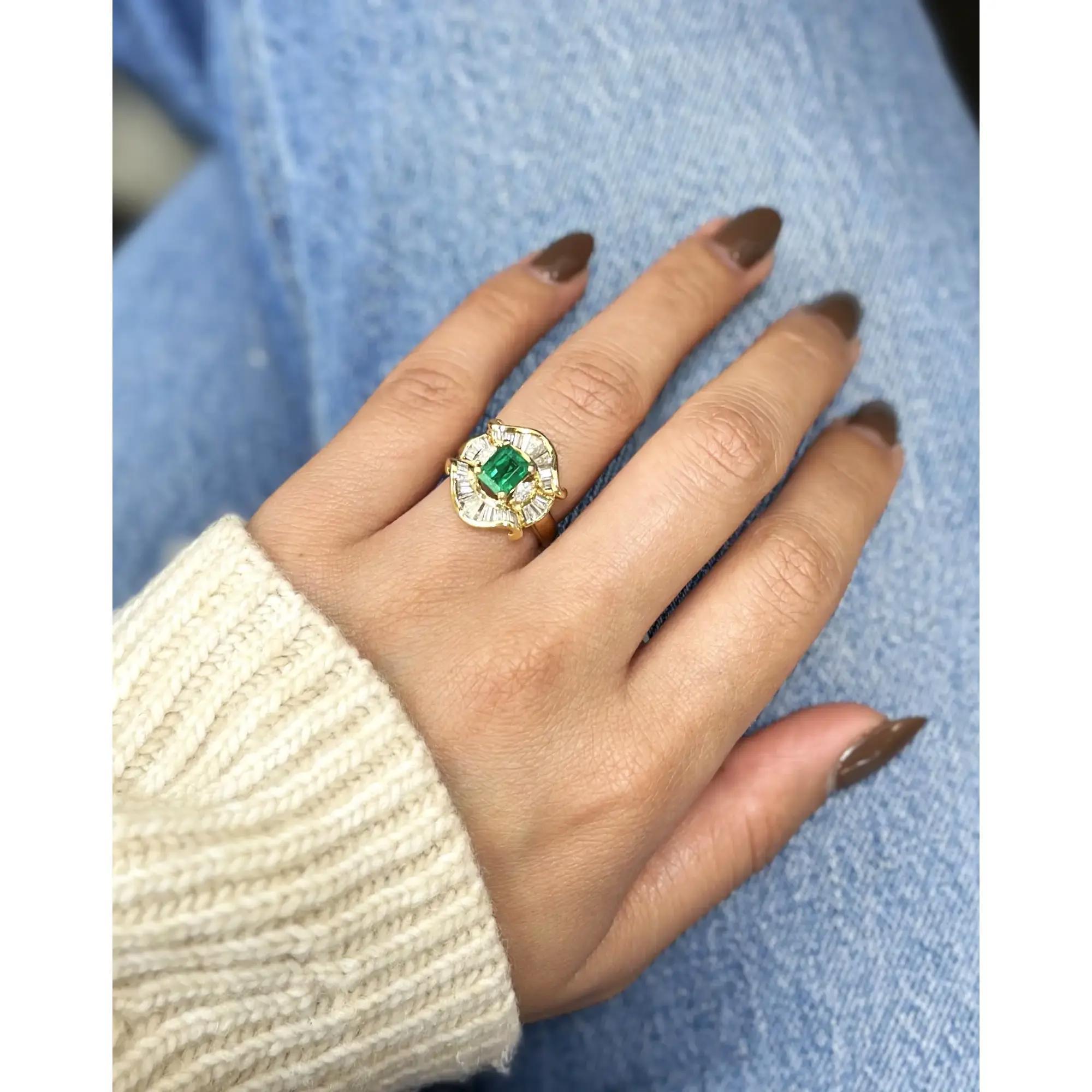 Emerald 1.5Cttw And Diamond 1.5Cttw Cocktail Ring 18K Yellow Gold Size 5.75 In Excellent Condition For Sale In New York, NY