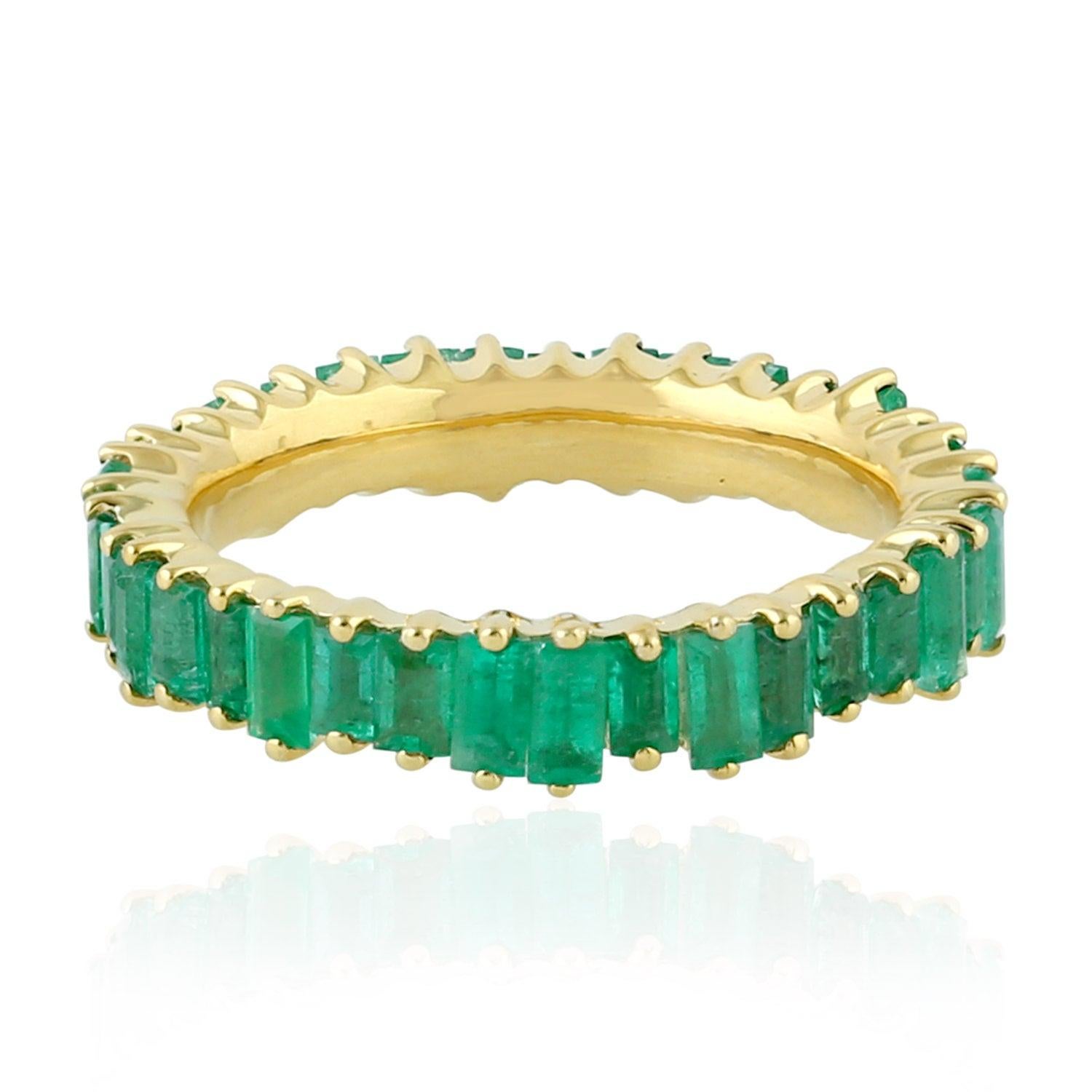 For Sale:  Emerald 18 Karat Gold Baguette Ring 2