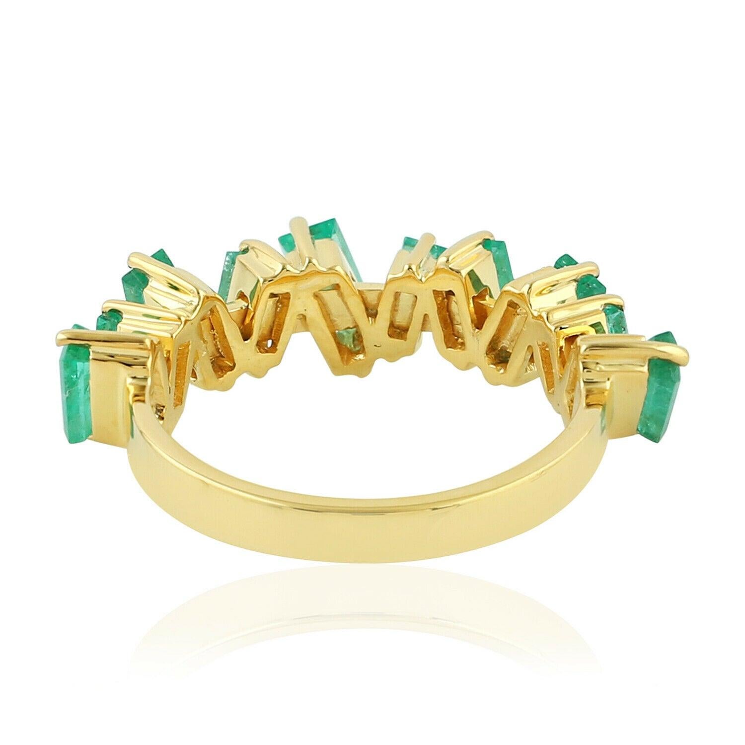 For Sale:  Emerald 18 Karat Gold Baguette Ring 3