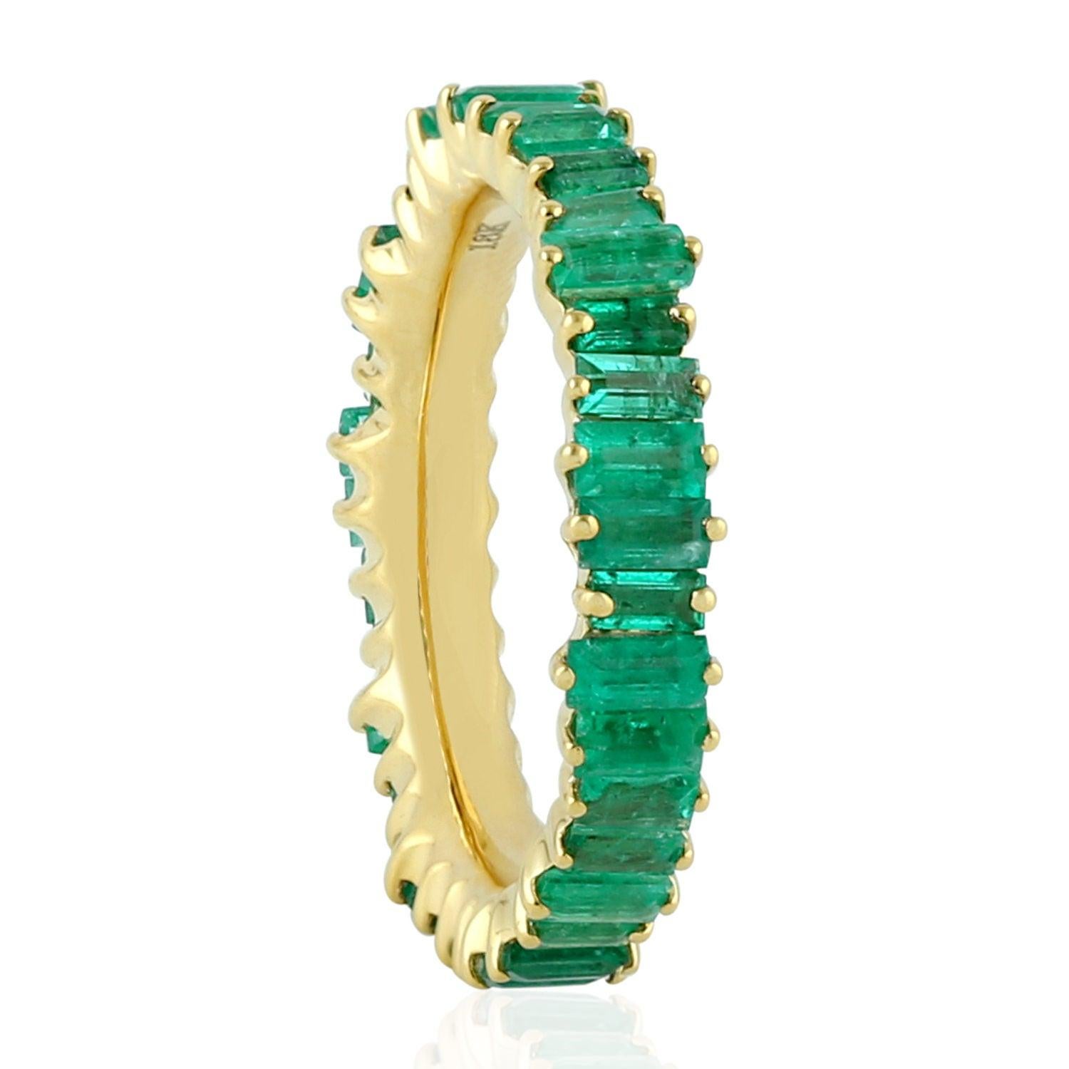 For Sale:  Emerald 18 Karat Gold Baguette Ring 4