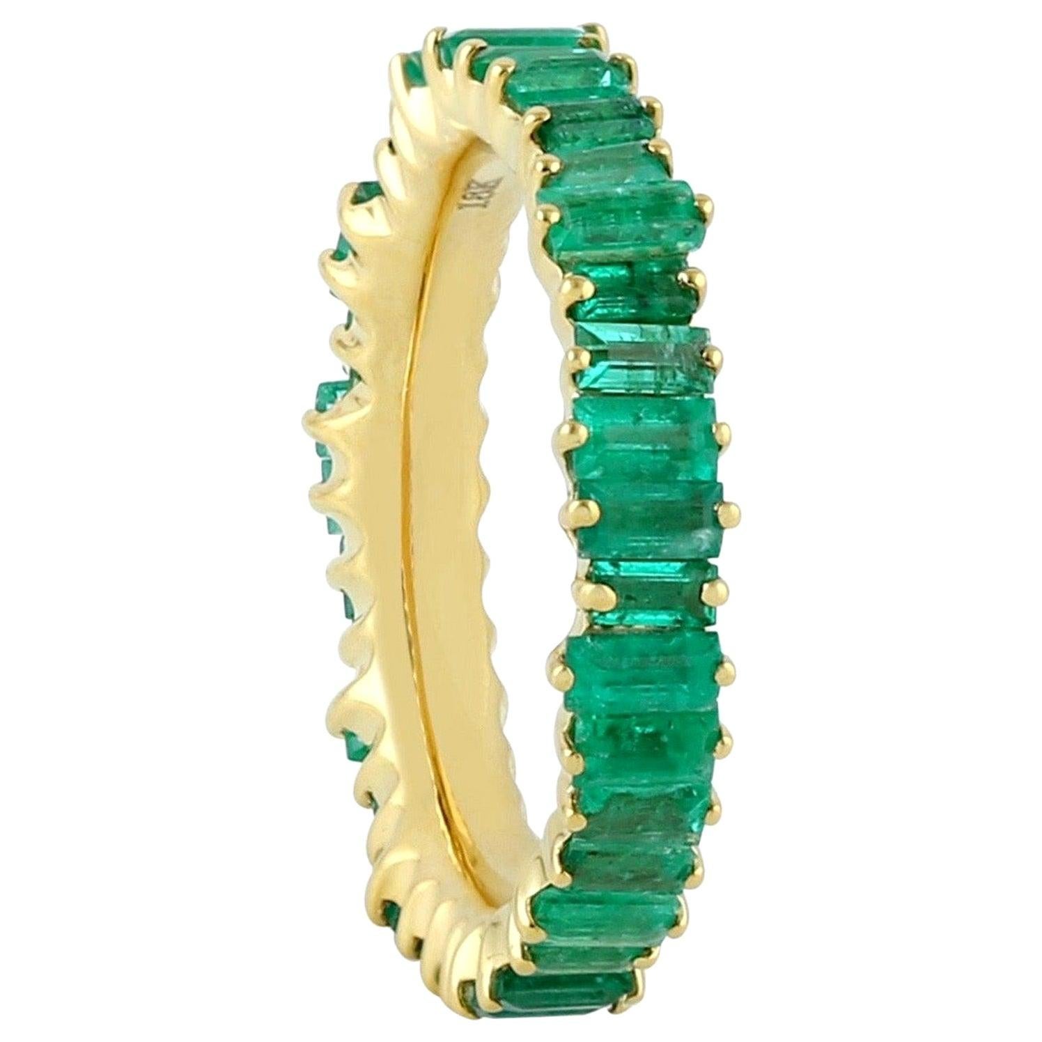 For Sale:  Emerald 18 Karat Gold Baguette Ring