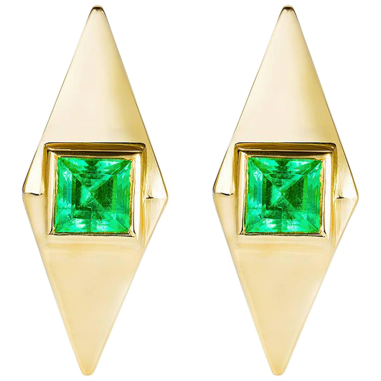 Emerald 18 Karat Gold Pyramid Stud Earrings For Sale