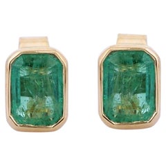 Emerald 18 Karat Gold Stud Earrings