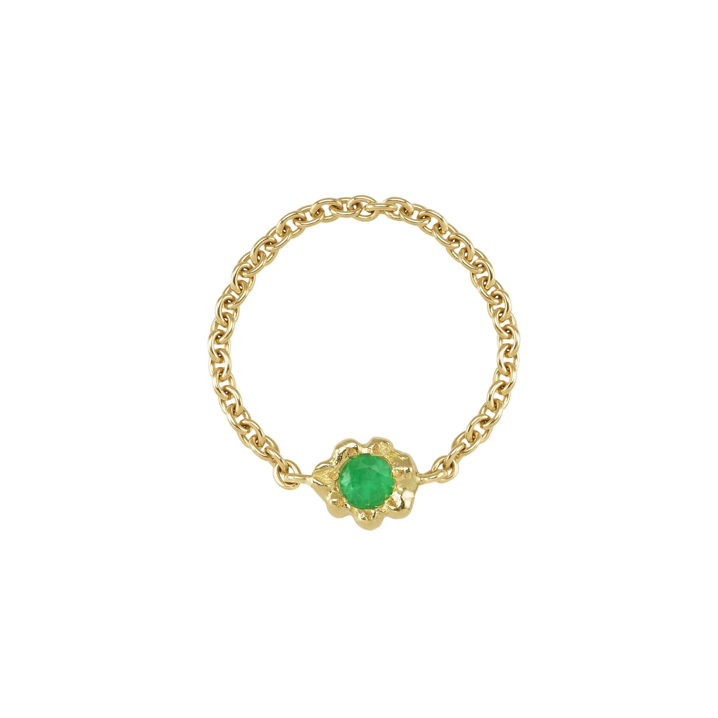 Contemporary Anais Rheiner 18 Karat Yellow Gold Emerald Chain Band Ring For Sale