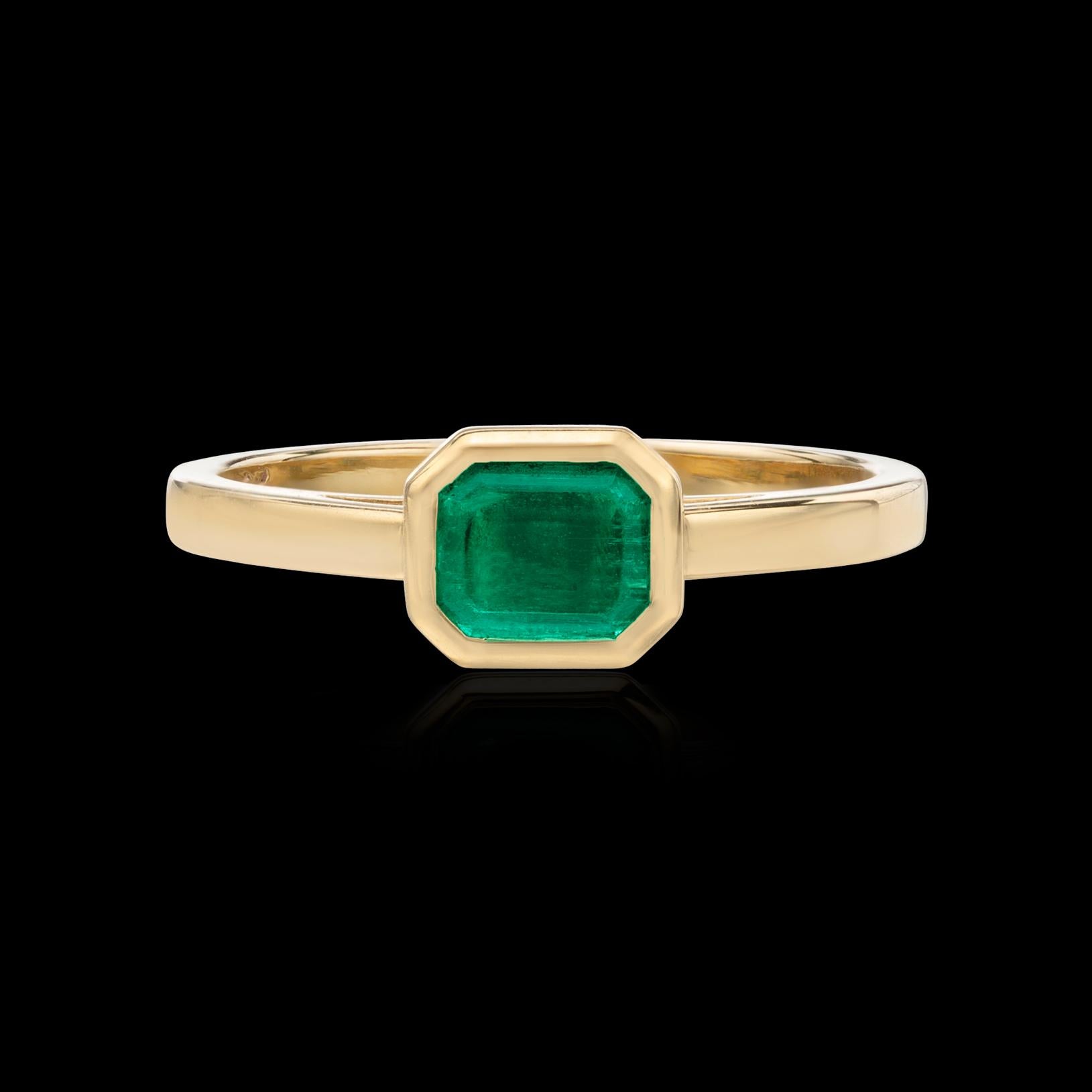 Ring aus Smaragd und 18 Karat Gold (Modernistisch)