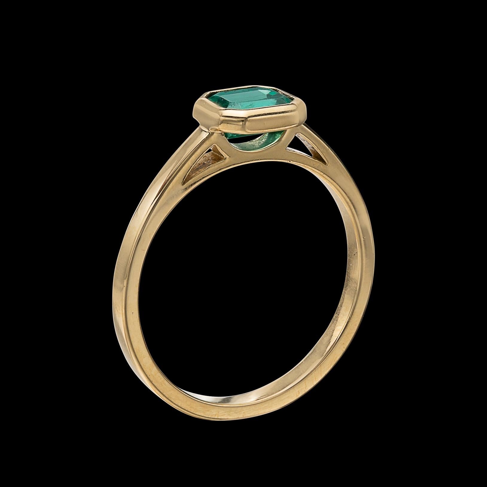 Ring aus Smaragd und 18 Karat Gold im Zustand „Neu“ in San Francisco, CA