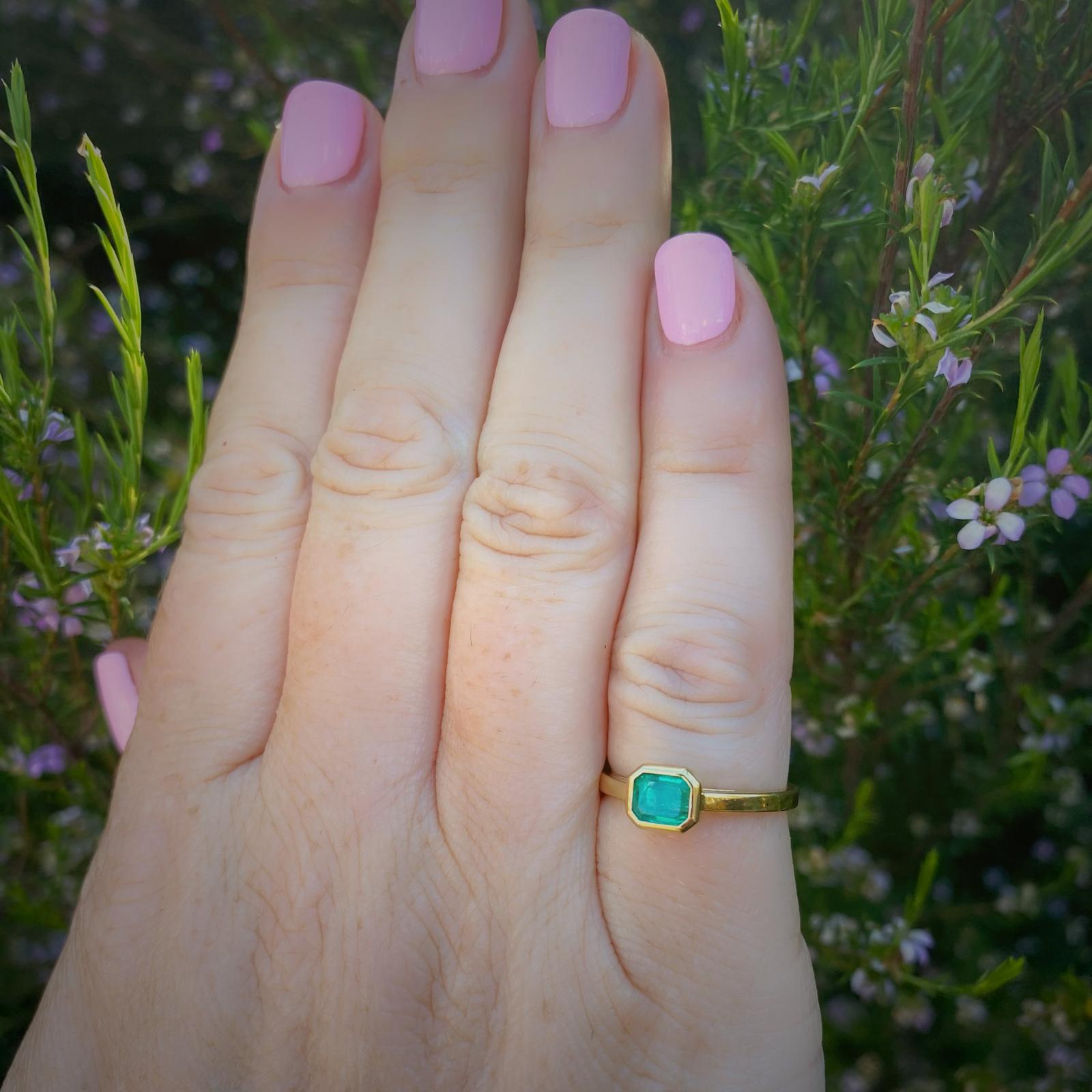 Ring aus Smaragd und 18 Karat Gold für Damen oder Herren