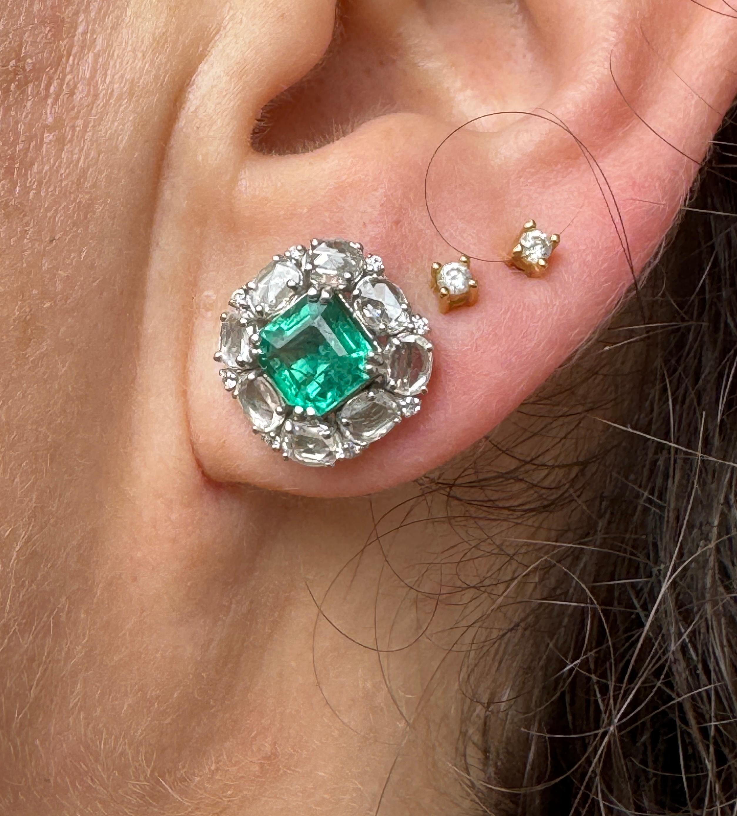 Emerald 18K White Gold Dimond Stud Earrings In New Condition For Sale In Lake Worth, FL