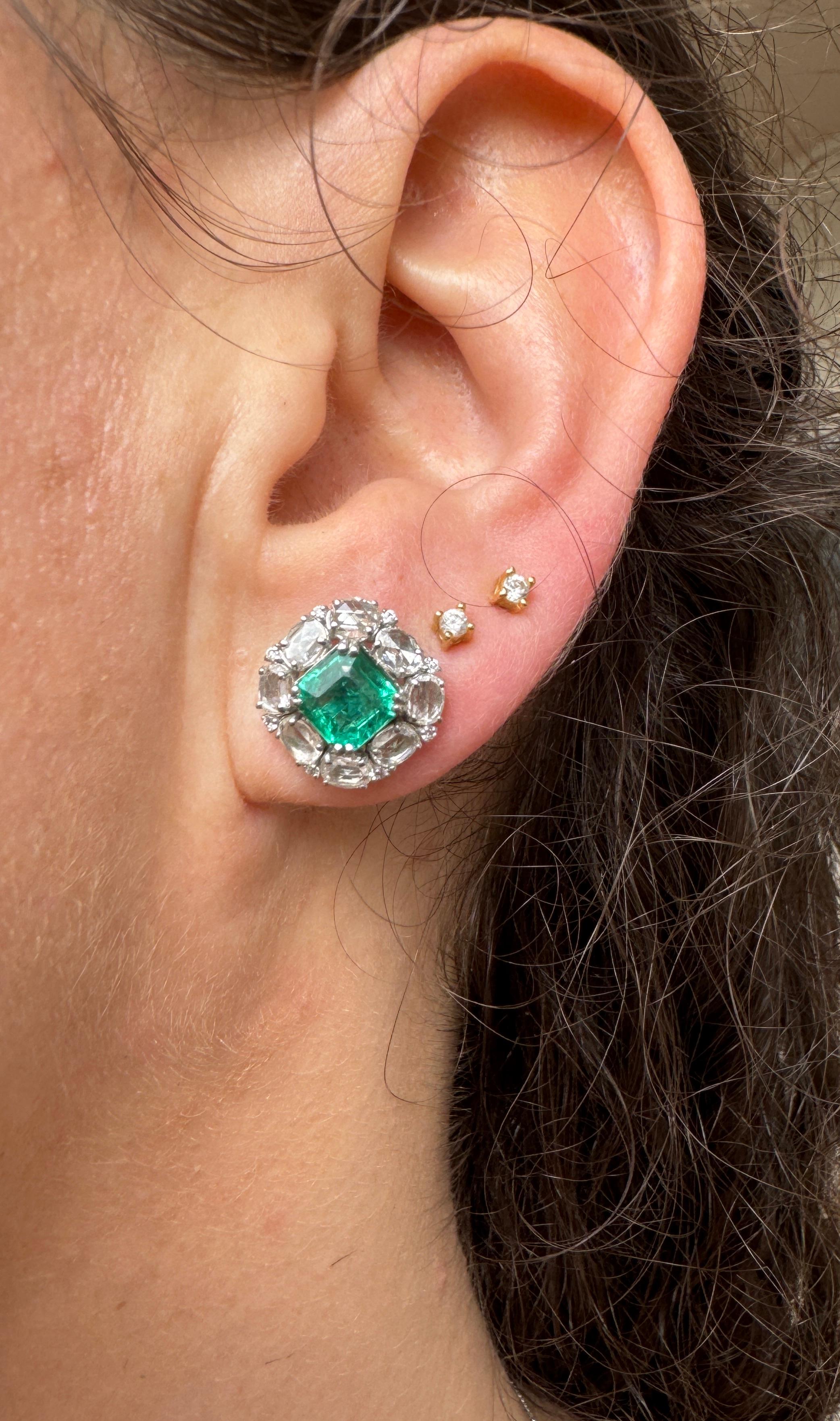 Women's Emerald 18K White Gold Dimond Stud Earrings For Sale