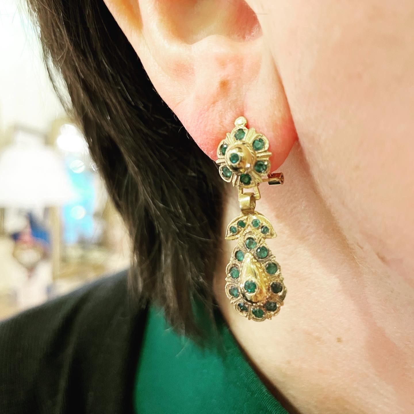 Emerald 18k Yellow Gold Clip-On Earrings In Good Condition In Pamplona, Navarra