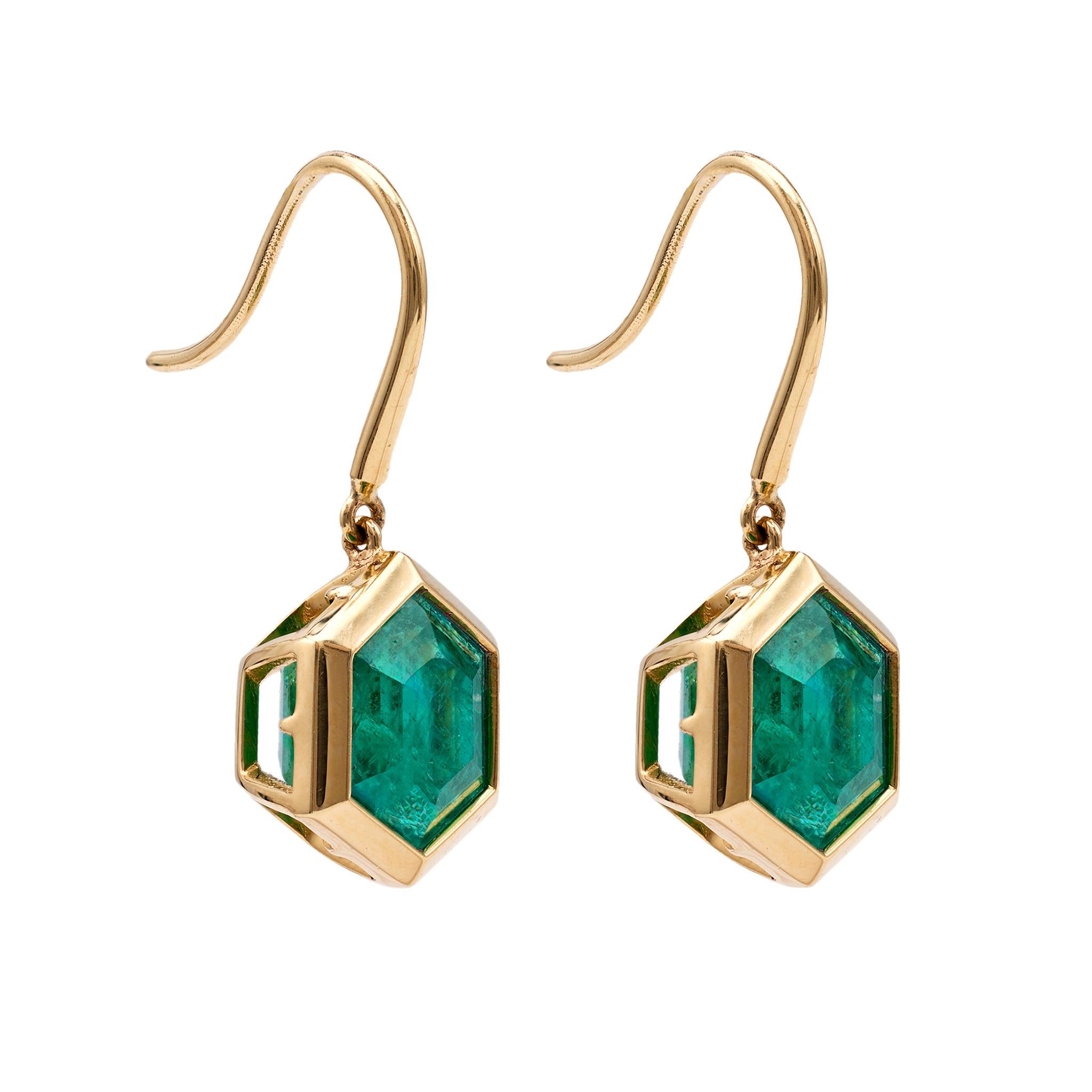 Women's or Men's Emerald 18k Yellow Gold Drop Earrings For Sale