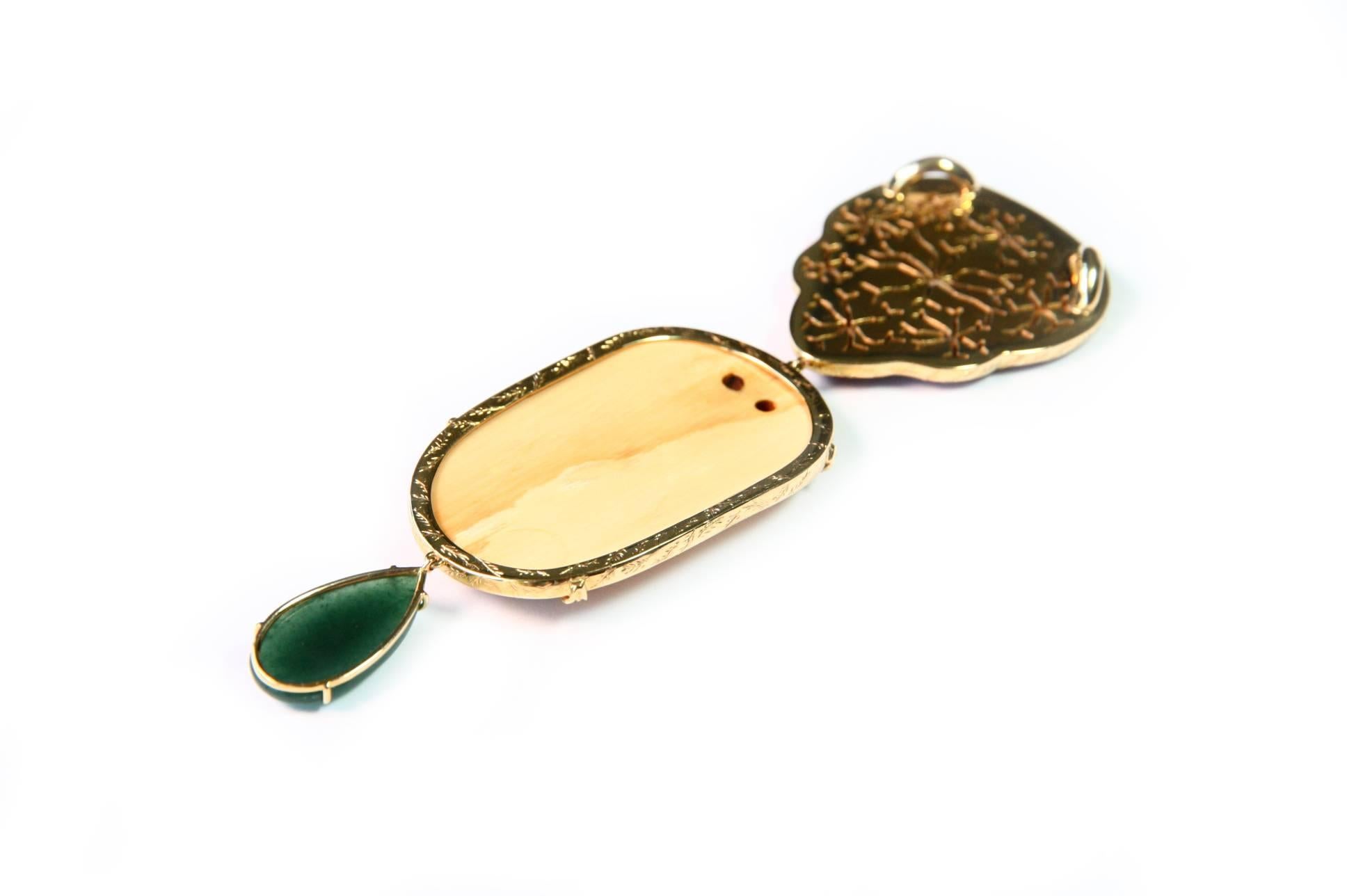 Women's or Men's Emerald 18k Yellow Gold Fine Carved Antique Japanies Netsuke Pendant Lacquer