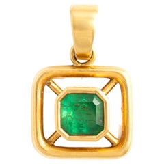 Emerald 18K Yellow Gold Pendant