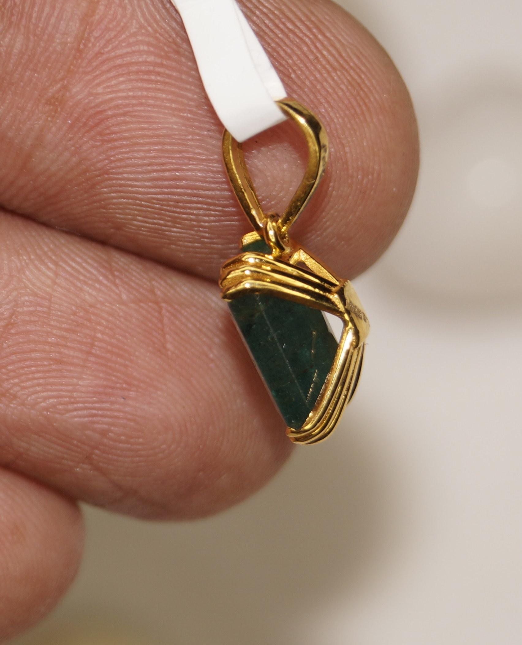 Octagon Cut Emerald 2.96carat Certified Natural 18K Solid Gold Hallmark Drop Pendant For Sale