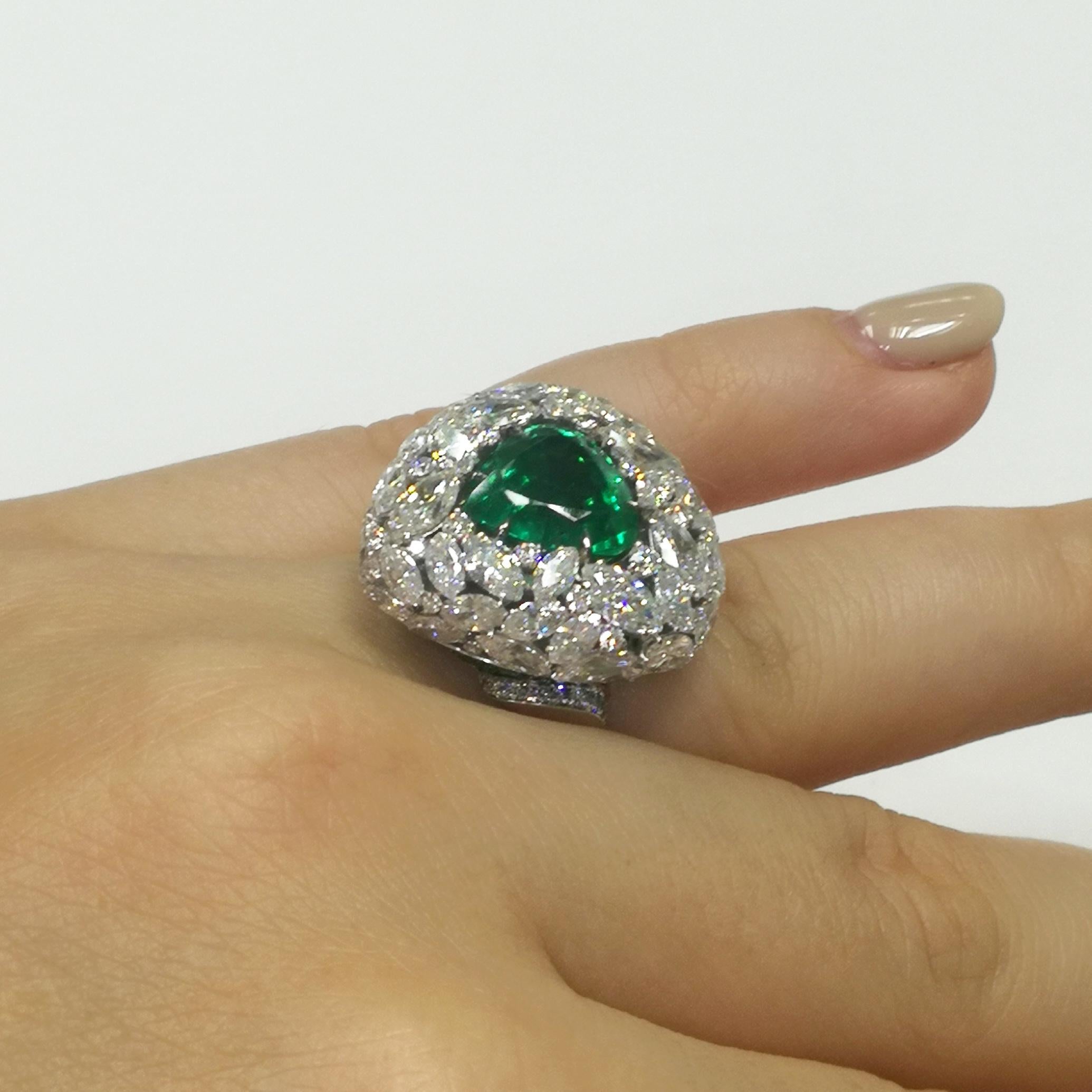 Smaragd 3,70 Karat Diamanten Smaragde 18 Karat Weißgold Ring im Angebot 6