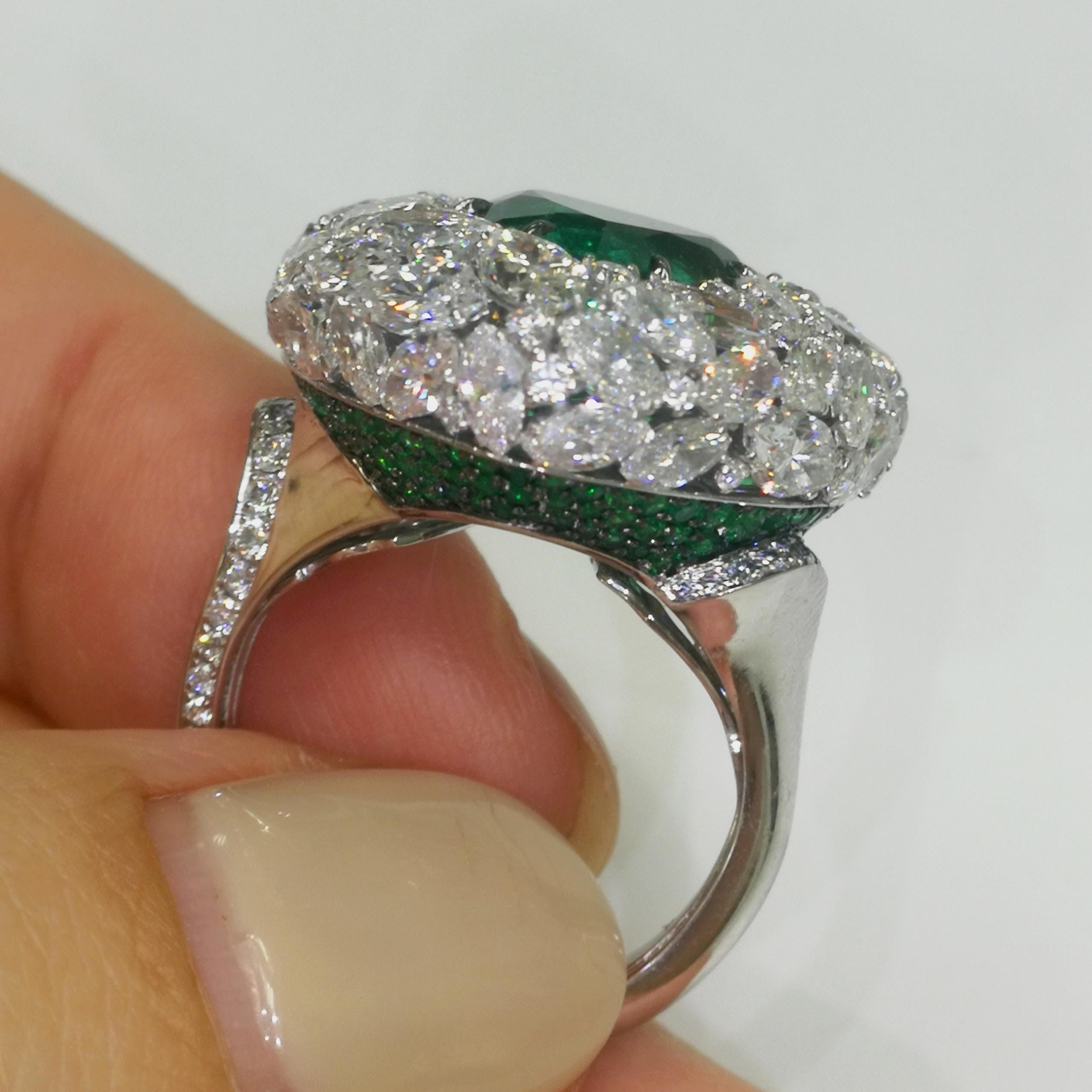 Contemporary Emerald 3.70 Carat Diamonds Emeralds 18 Karat White Gold Ring For Sale
