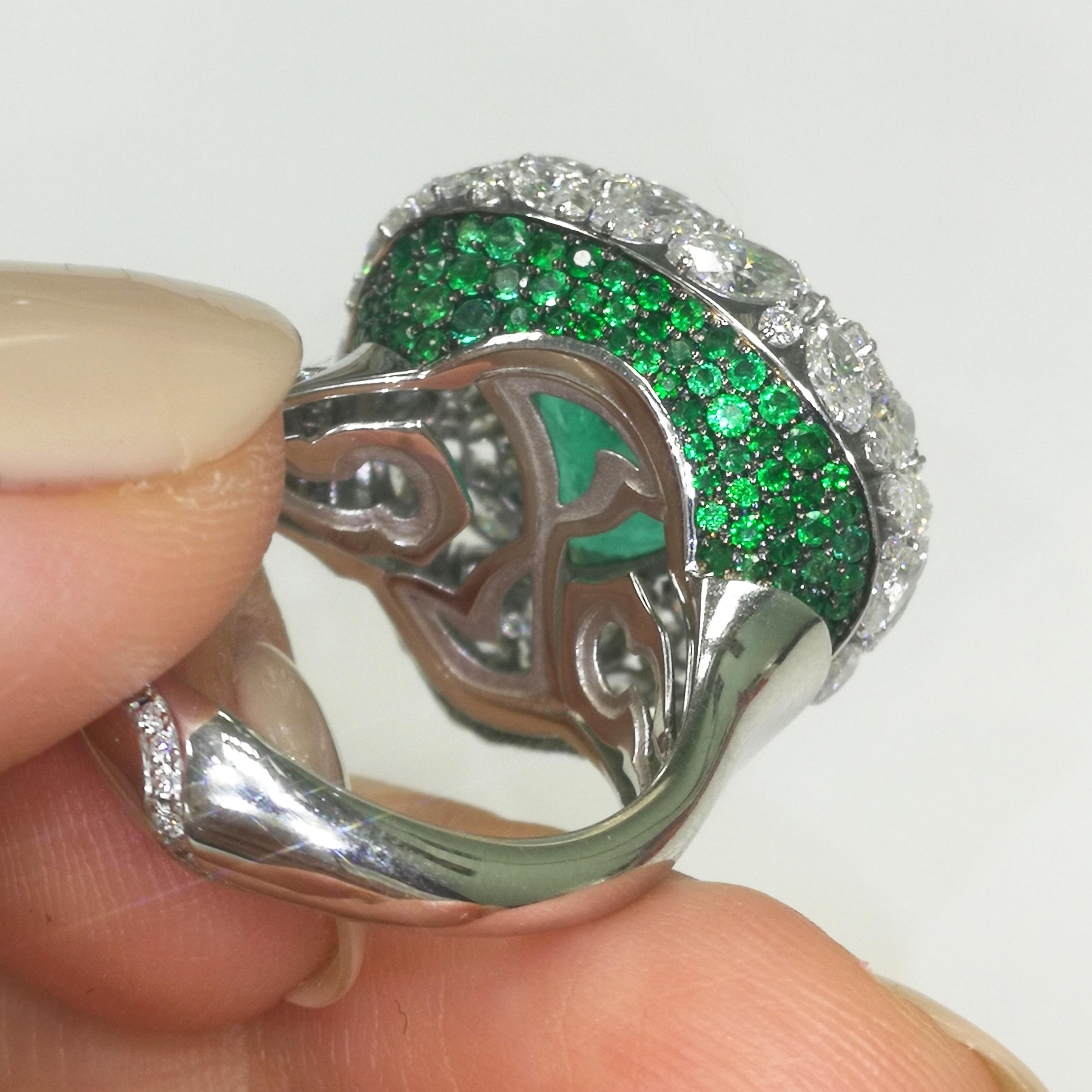 Emerald 3.70 Carat Diamonds Emeralds 18 Karat White Gold Ring In New Condition In Bangkok, TH