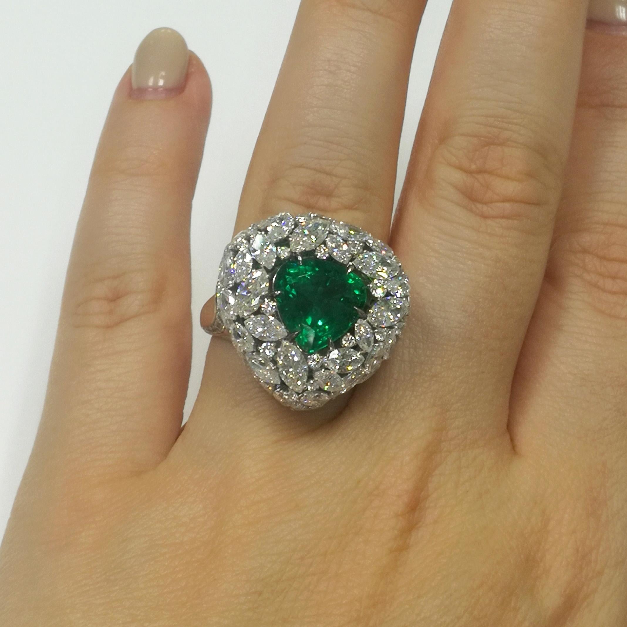 Women's Emerald 3.70 Carat Diamonds Emeralds 18 Karat White Gold Ring For Sale