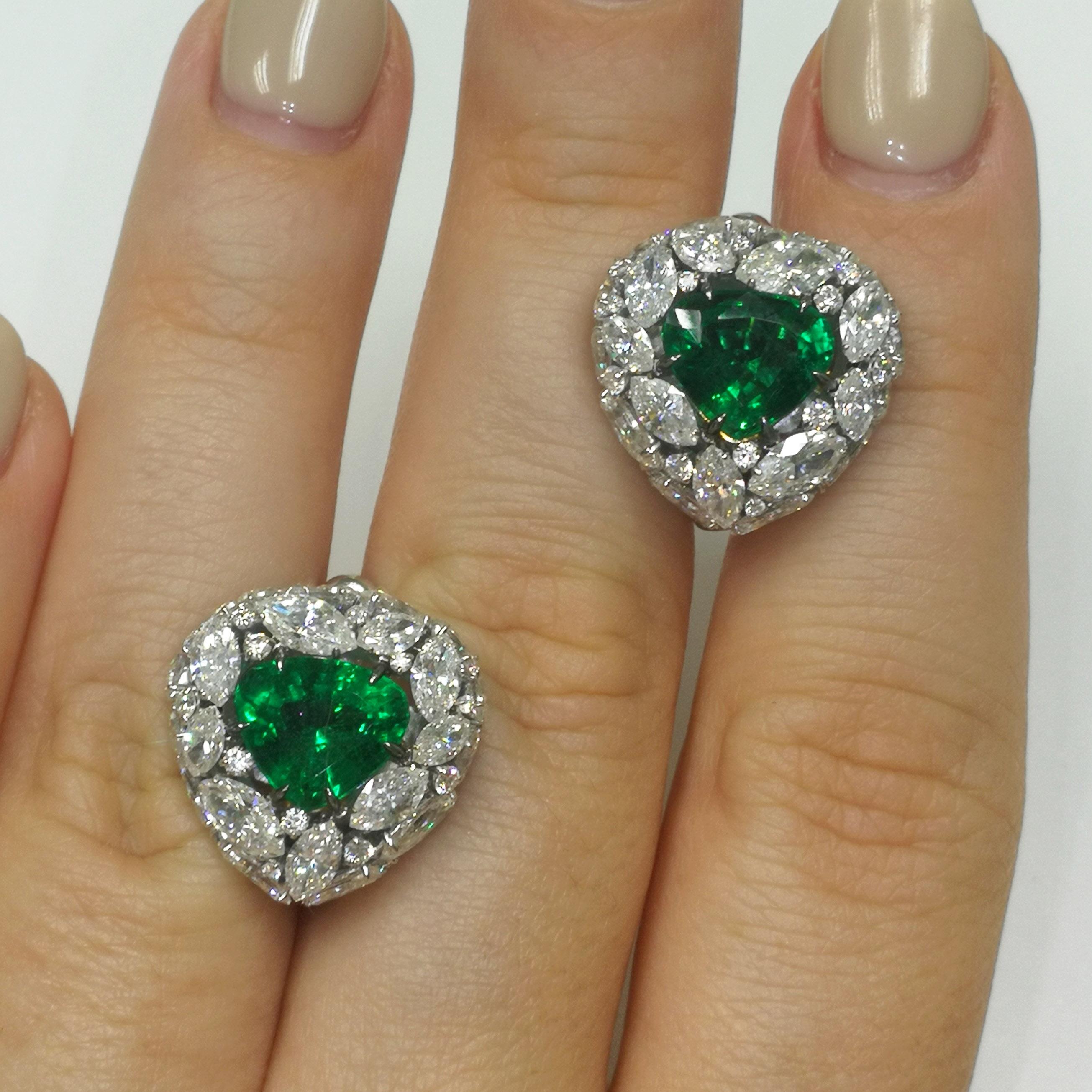 Contemporary Emerald 4.05 Carat Diamonds Emeralds 18 Karat White Gold Earrings For Sale