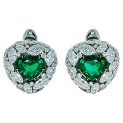 Ohrringe mit Smaragd, 4,05 Karat Diamanten und Smaragden aus 18 Karat Weißgold