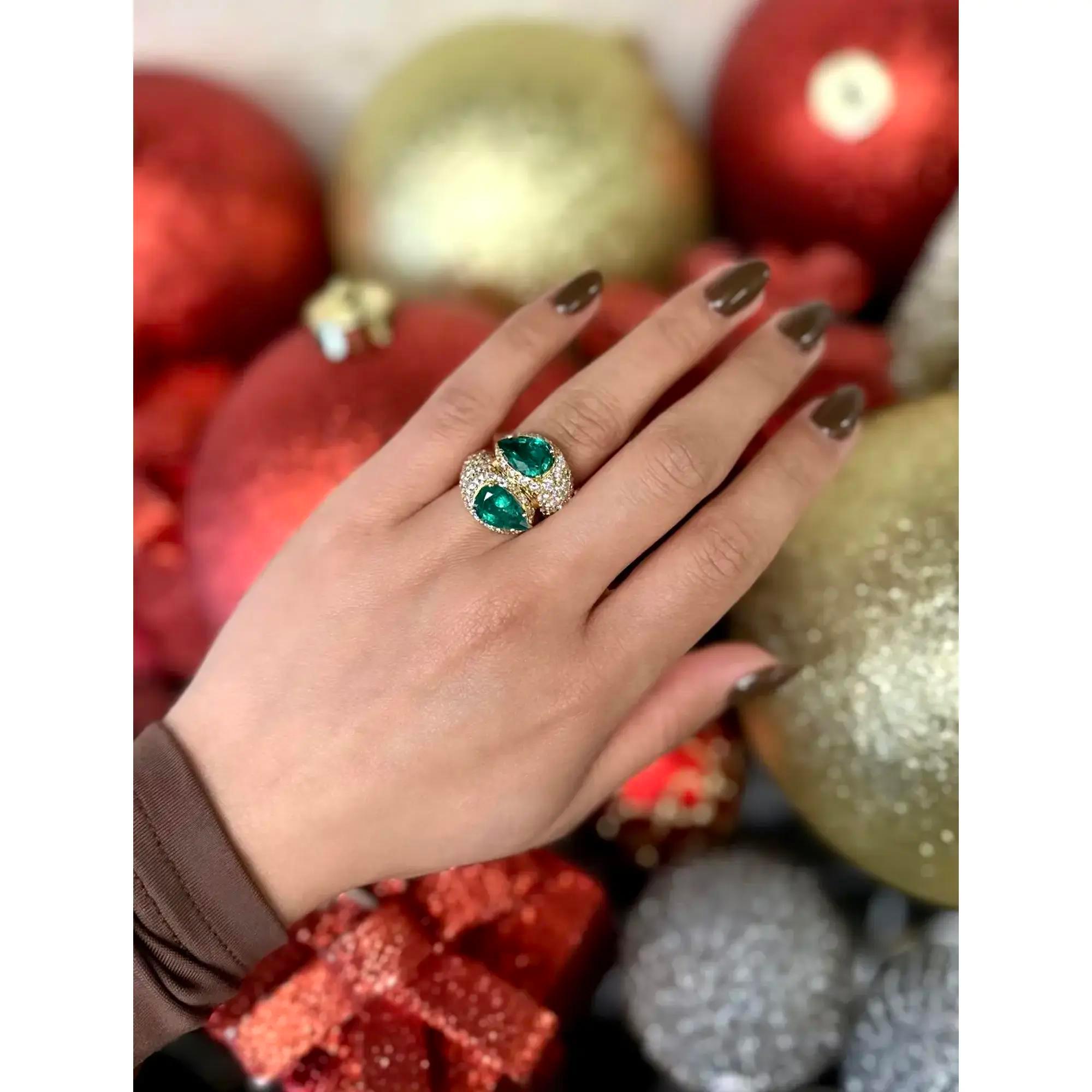 Smaragd 4,73 Gesamtkaratgewicht und Diamant 5.1 Karat Bypass Cocktail-Ring 18K Gelbgold Größe 5,5 im Zustand „Hervorragend“ im Angebot in New York, NY