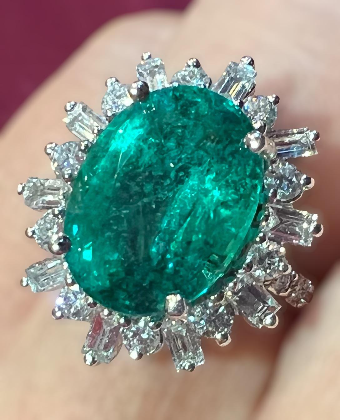 Emerald 4, 79 Carat and Diamonds 0, 84 Carat Engagement Ring 2