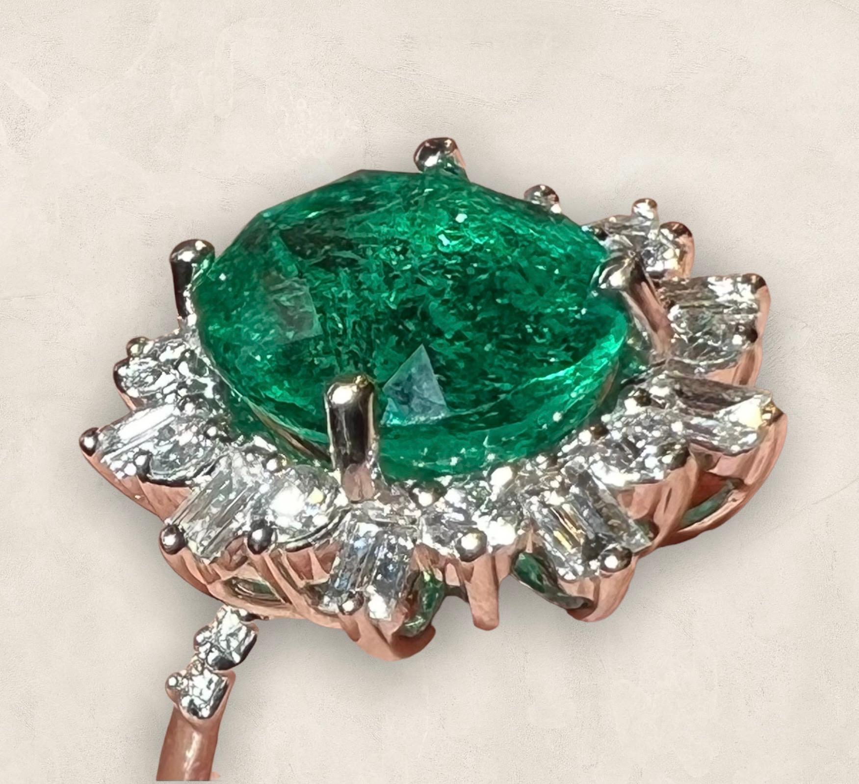 Emerald 4, 79 Carat and Diamonds 0, 84 Carat Engagement Ring In Good Condition In SAINT-OUEN-SUR-SEINE, FR