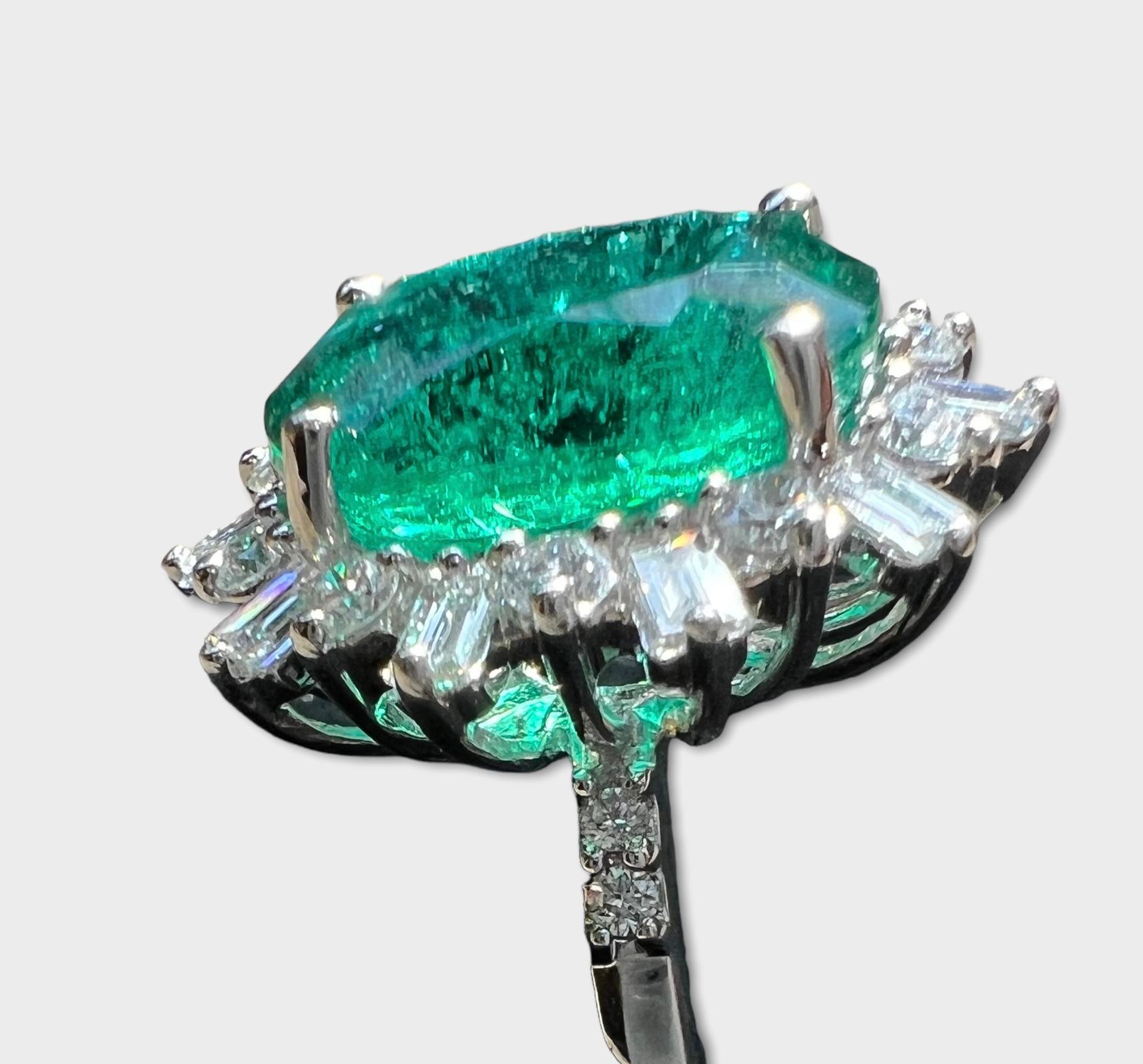 Emerald 4, 79 Carat and Diamonds 0, 84 Carat Engagement Ring 1