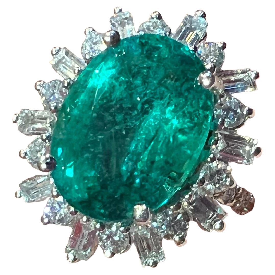 Emerald 4, 79 Carat and Diamonds 0, 84 Carat Engagement Ring