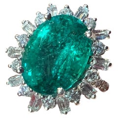 Vintage Emerald 4,79 Carat and Diamonds 0,84 Carat Engagement Ring