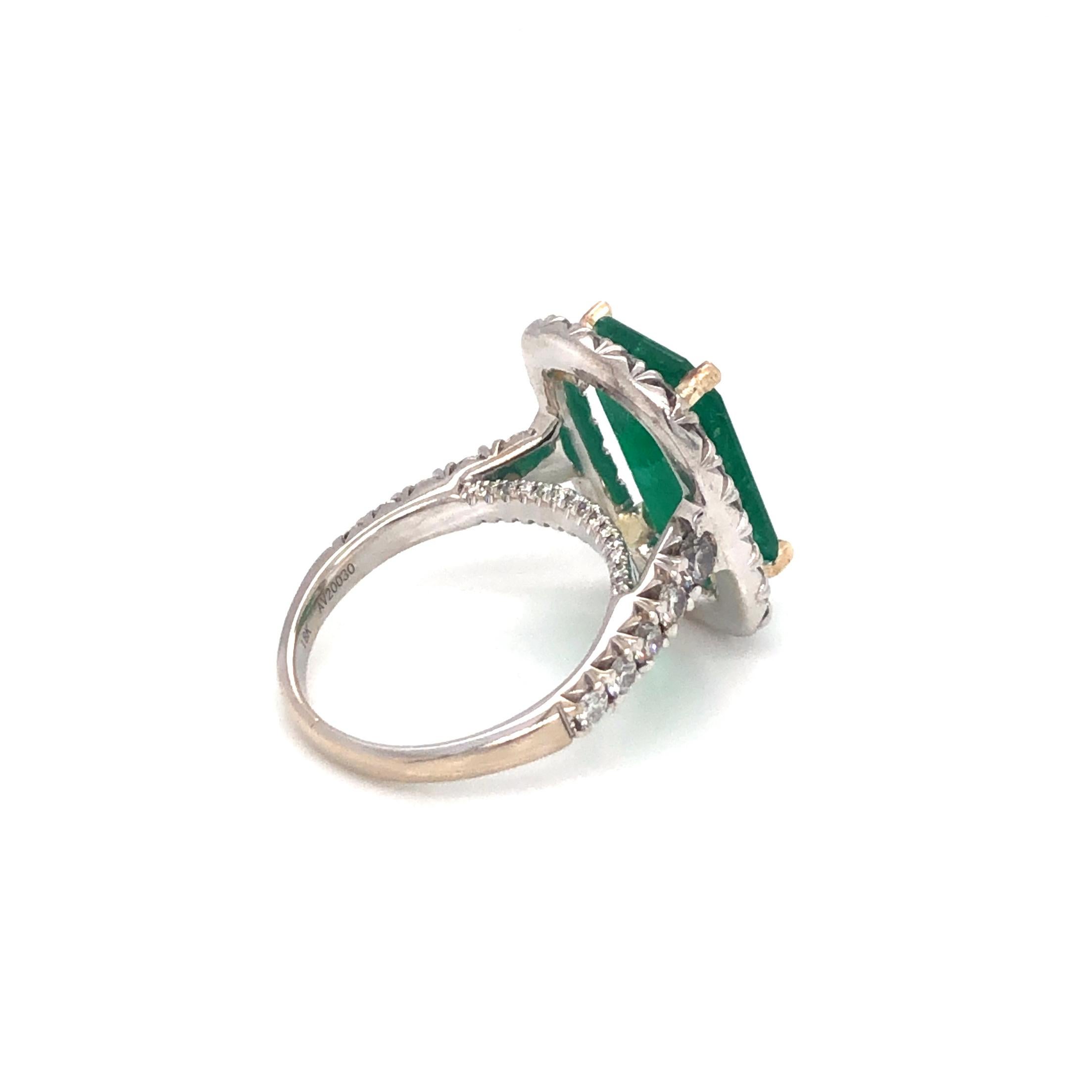 Emerald 5.32ct and Diamond Ring 18k White Gold For Sale 1