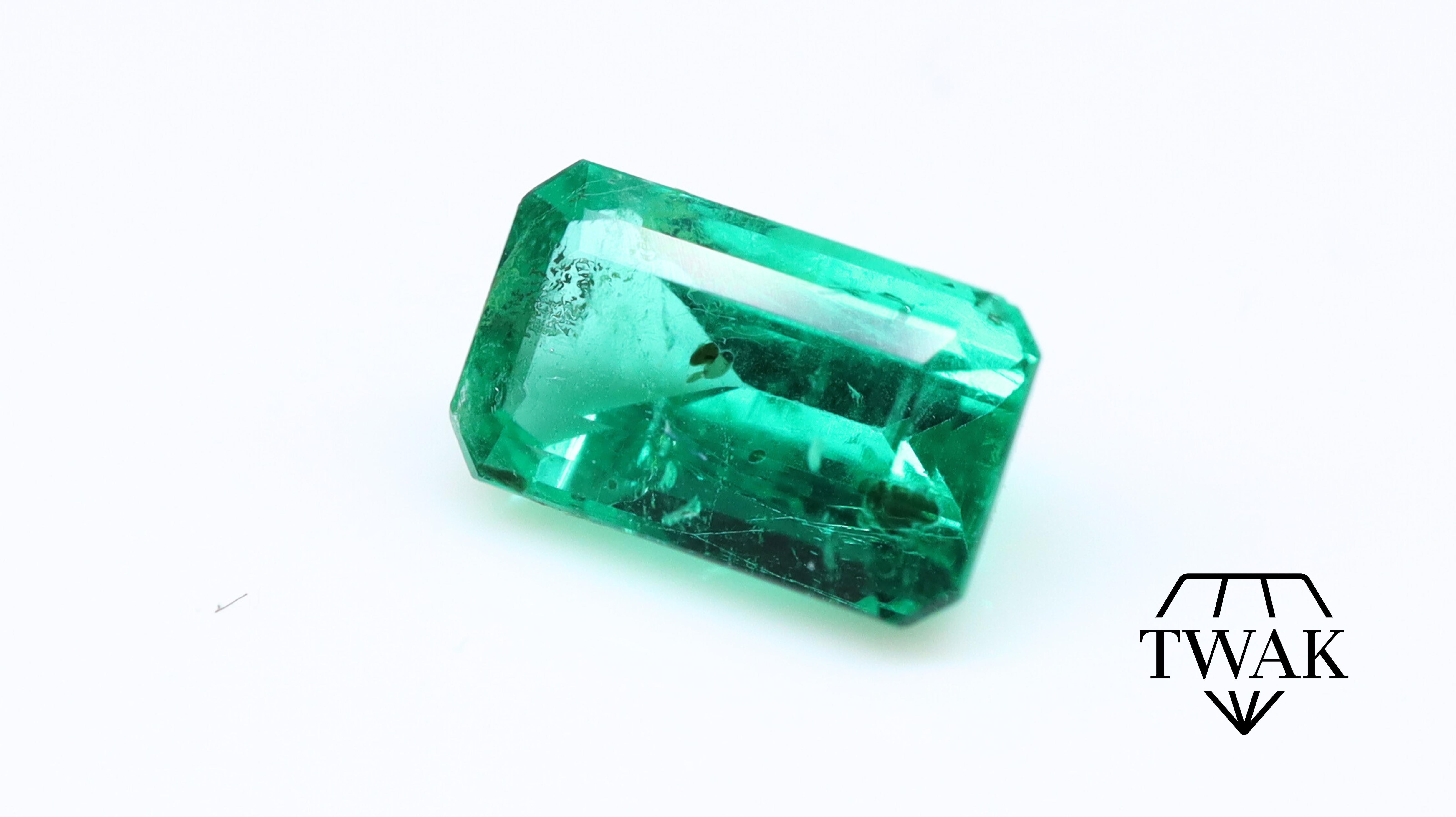 Emerald Cut Emerald 7.5x4.5mm 1.05ct For Sale